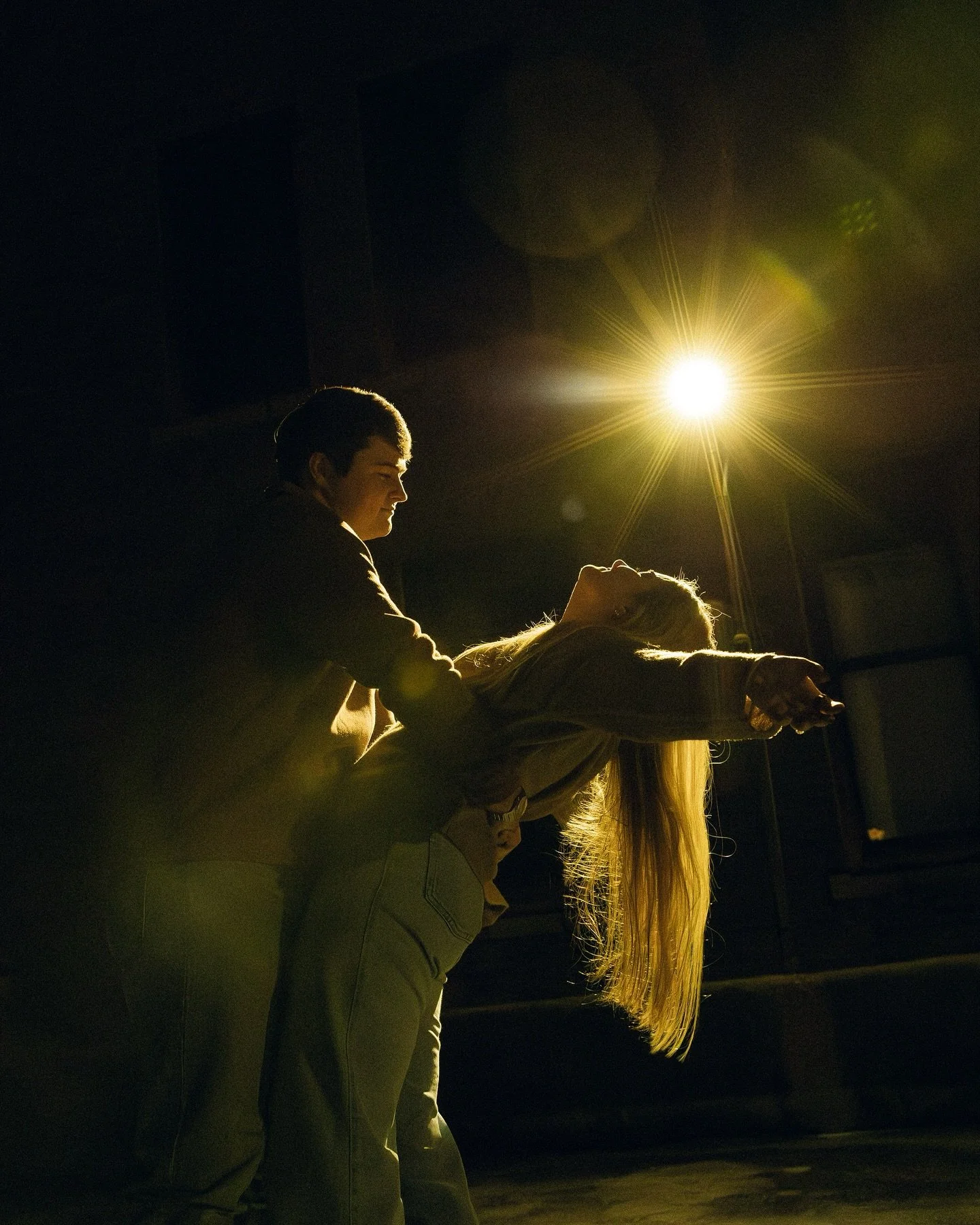 Caroline + Wilson 🌙
Part of being a photographer is knowing how to shoot in all types of light. Over the years, I have become comfortable with the light of the setting and rising sun, harsh afternoons, cloudy days, the shade, back and direct light, 