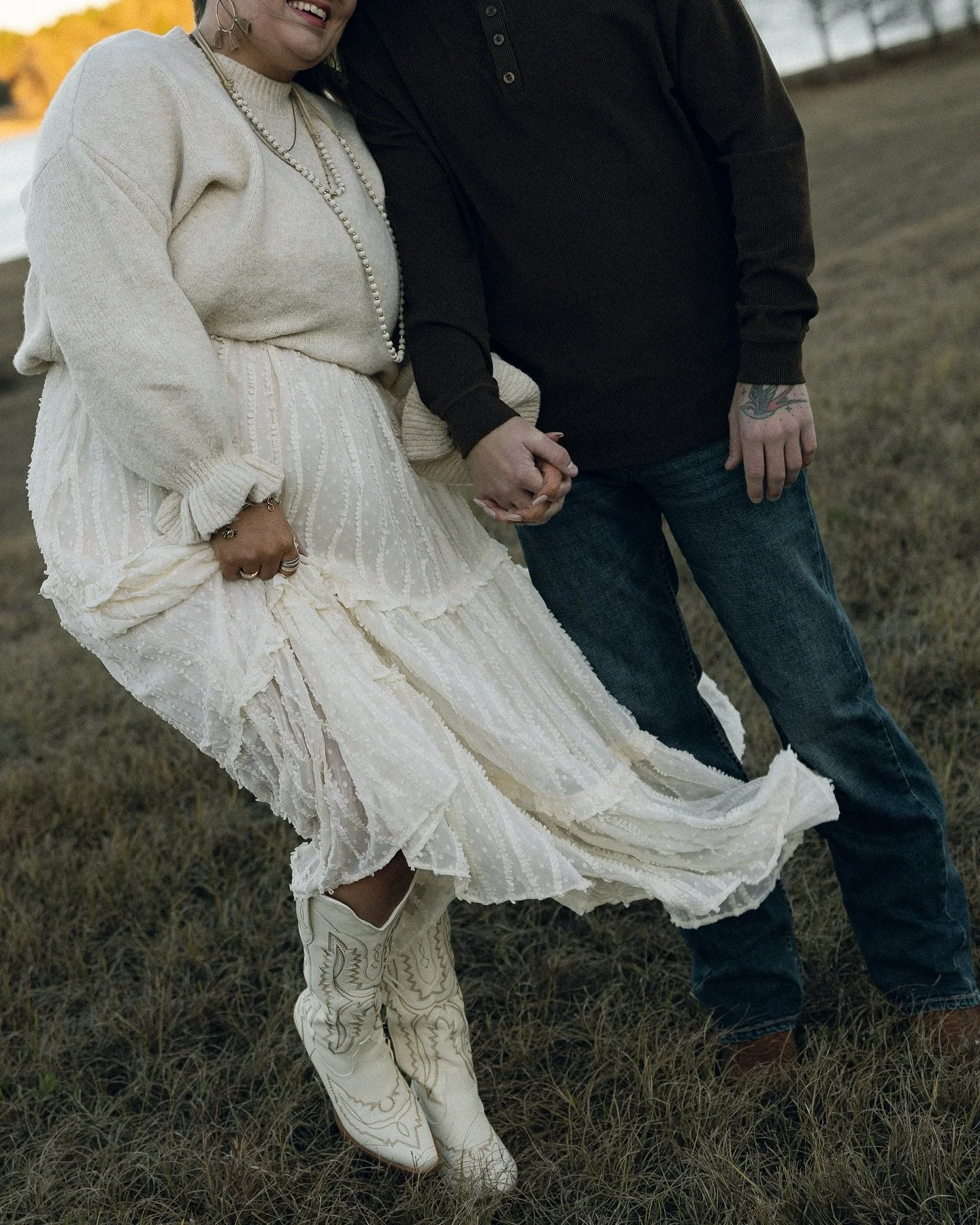 Lauren + Austin 🤎
A cold and windy engagement session with L+A. But we powered through, frozen hands and all 😆
