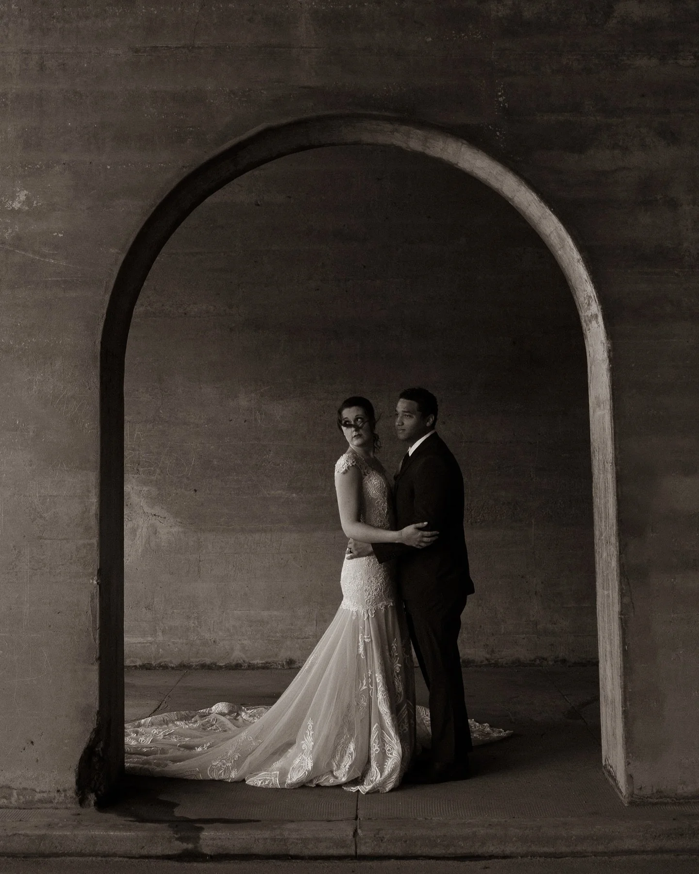 Ariana + Corey 🤎
Reminder that the most random spots can make the most beautiful photos. Love capturing these two&rsquo;s love 🕊️