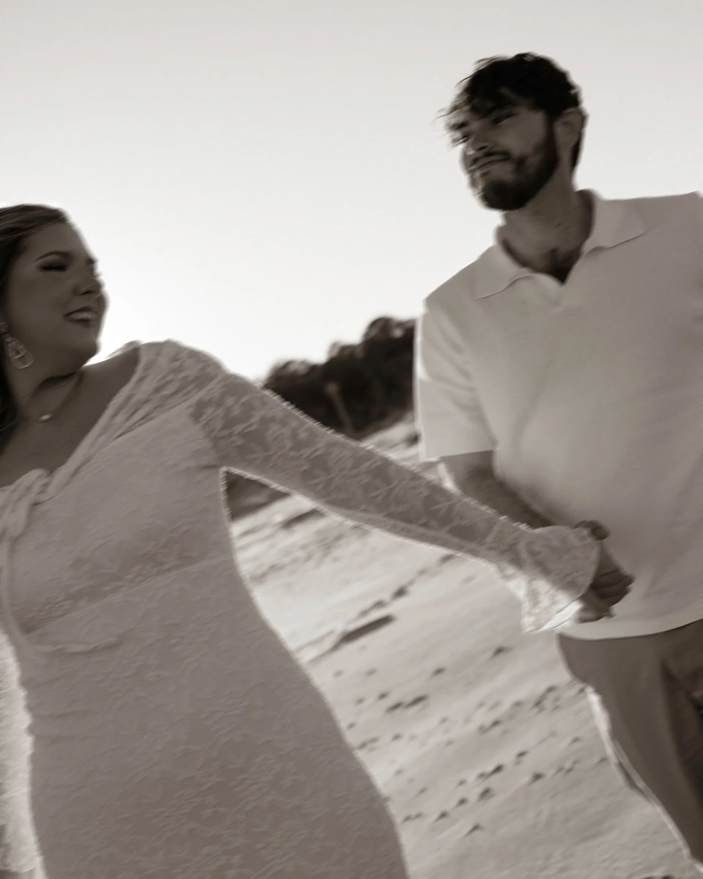 Promise + Zach 🐚
Sharing some engagement photos, because there&rsquo;s only 1 week until their wedding 🥳  I&rsquo;m so excited