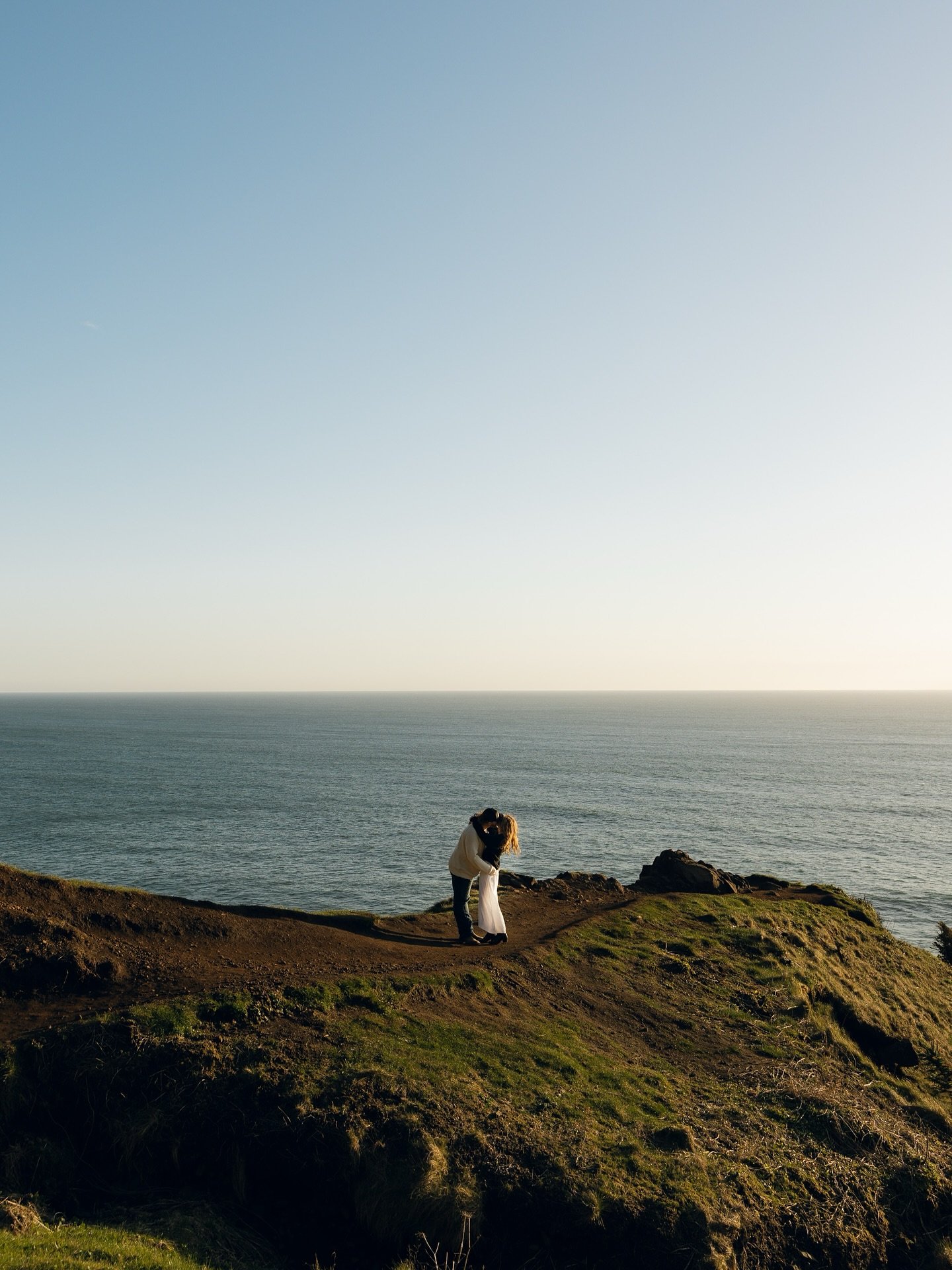 Francis + Carter
I will never get over these photos!!! The beauty of the West Coast is unimaginable. F&amp;C, I can&rsquo;t wait for your wedding!!!!

#pnwphotographer #oregonweddingphotographer #washingtonweddingphotographer