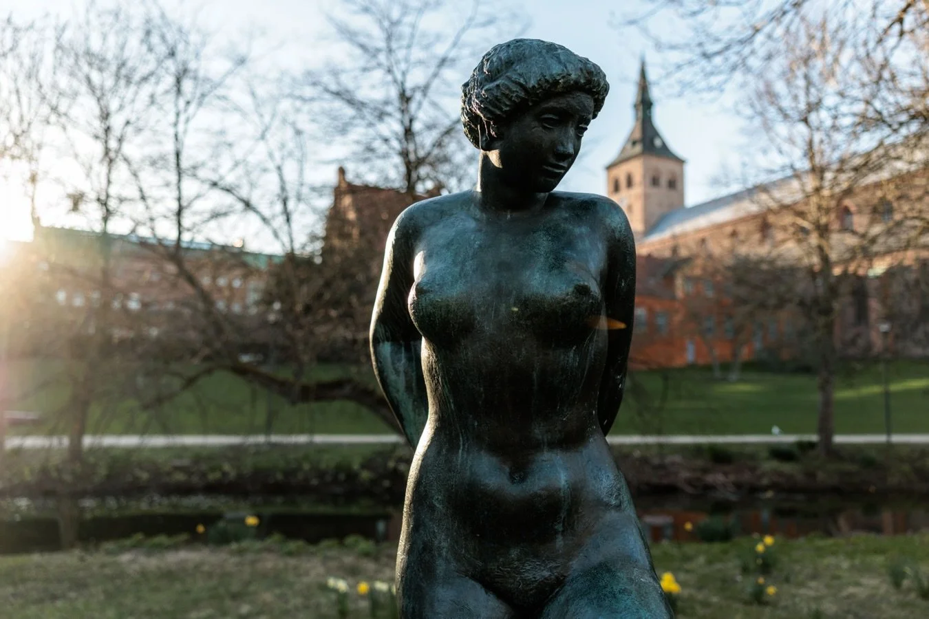Finding a moment of stillness with Gerhard Henning&rsquo;s &ldquo;Standing Girl.&rdquo; 
A beautiful bronze tribute to the natural form, standing tall in the heart of Odense&rsquo;s Eventyrhaven.#Odense #VisitOdense #Eventyrhaven #DanishArt #GerhardH