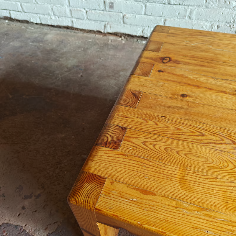 Pine coffeetable with joints 2.png