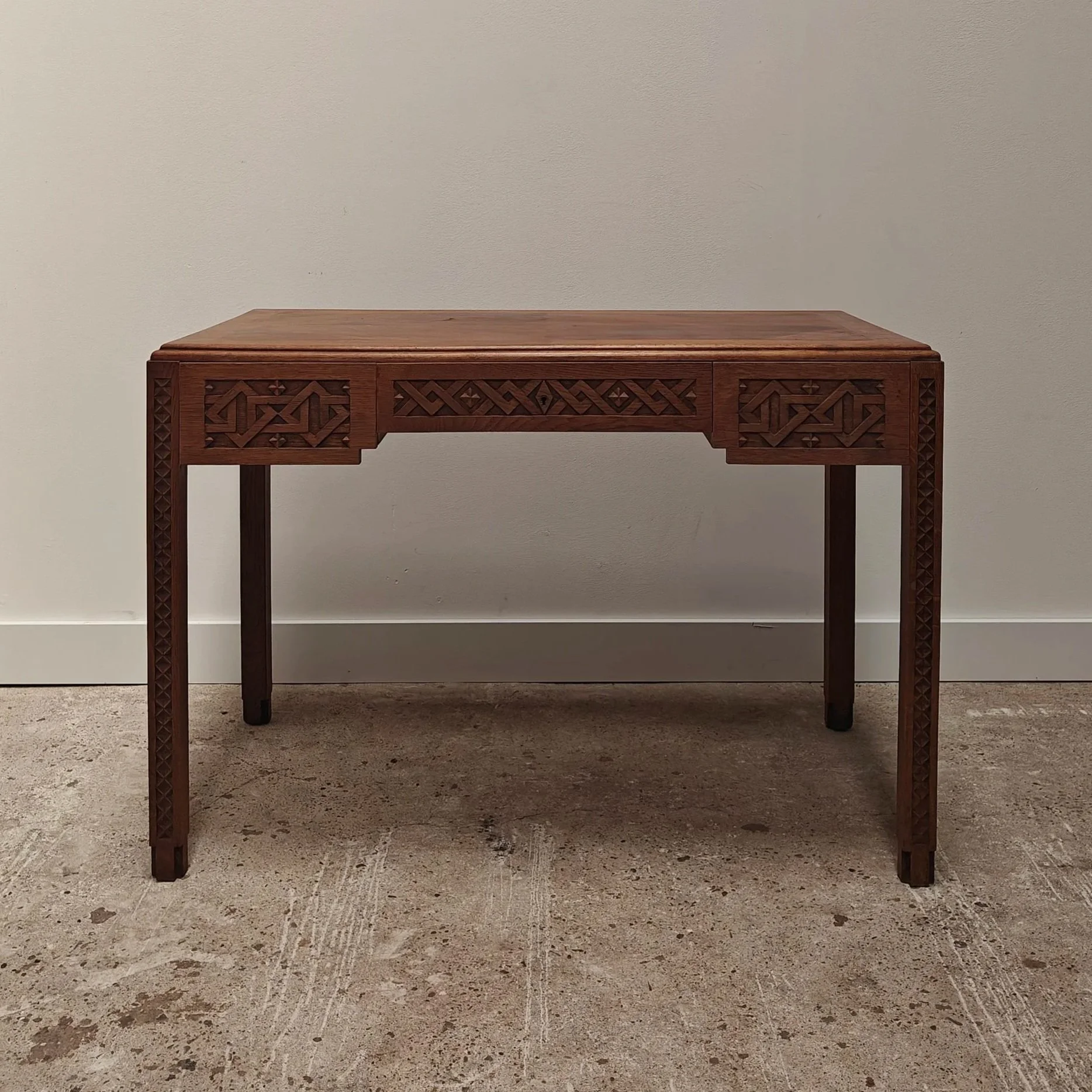 Early+French+handcarved+desk+9.jpg