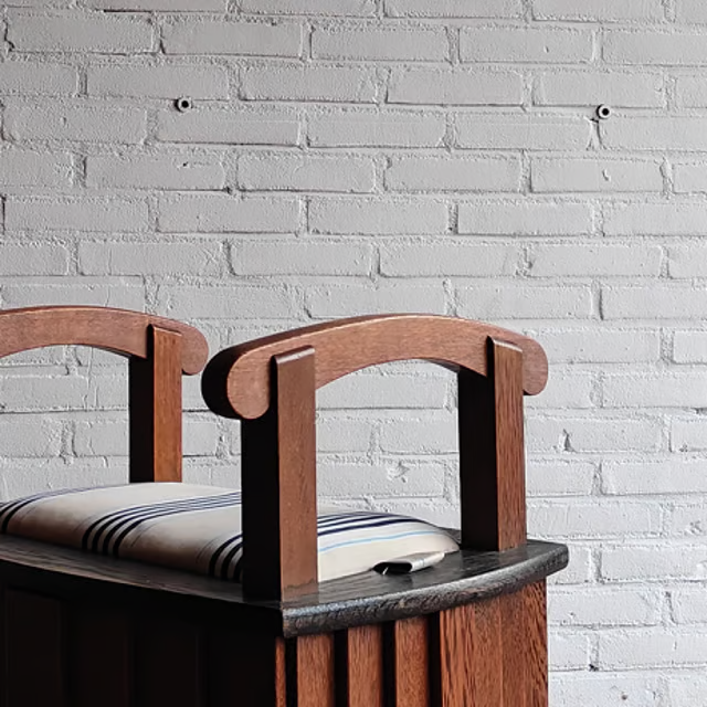 Hallway stool Amsterdamse School 3.png