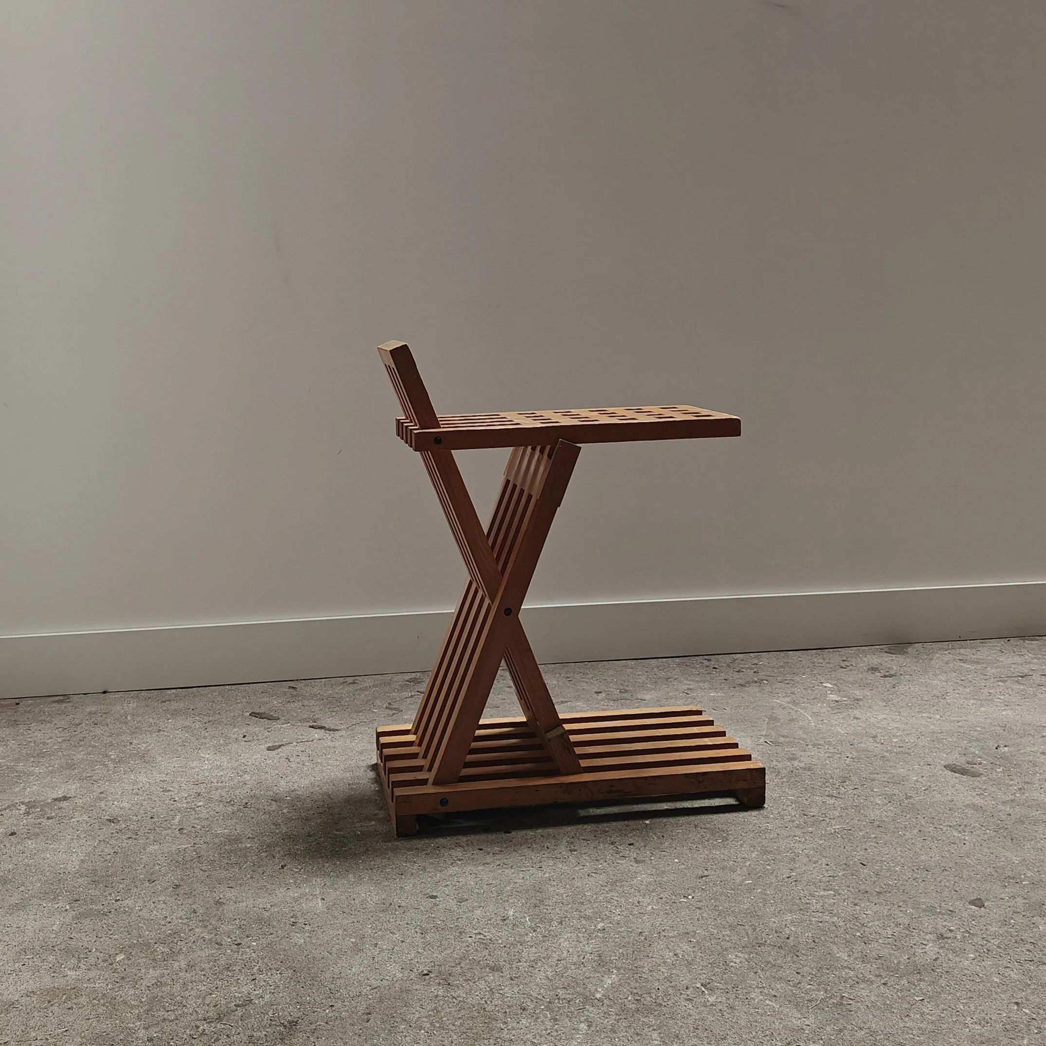 Adjustable pine stool with lattice structure 2.jpg