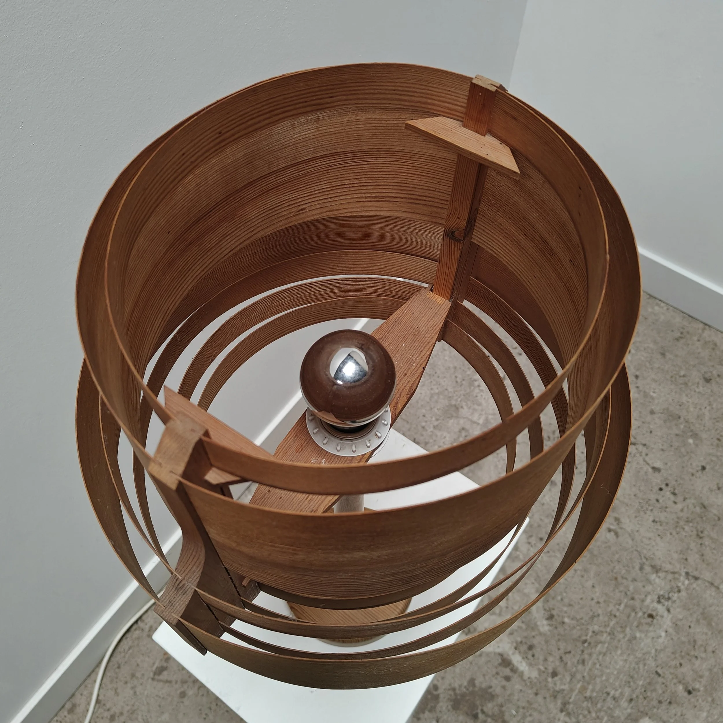 Pine desklamp solbackens svarveri hyssna sweden 4.jpg