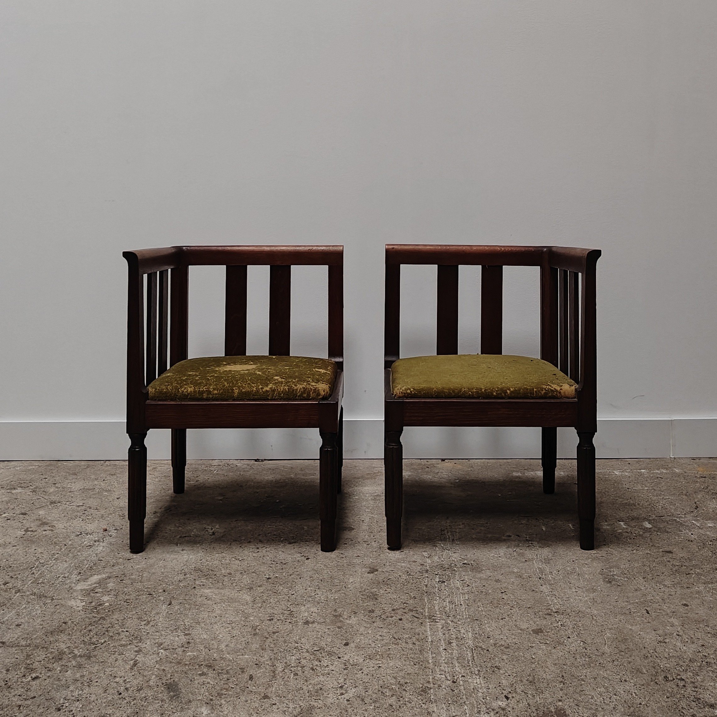 Classic set of two corner chairs, front view