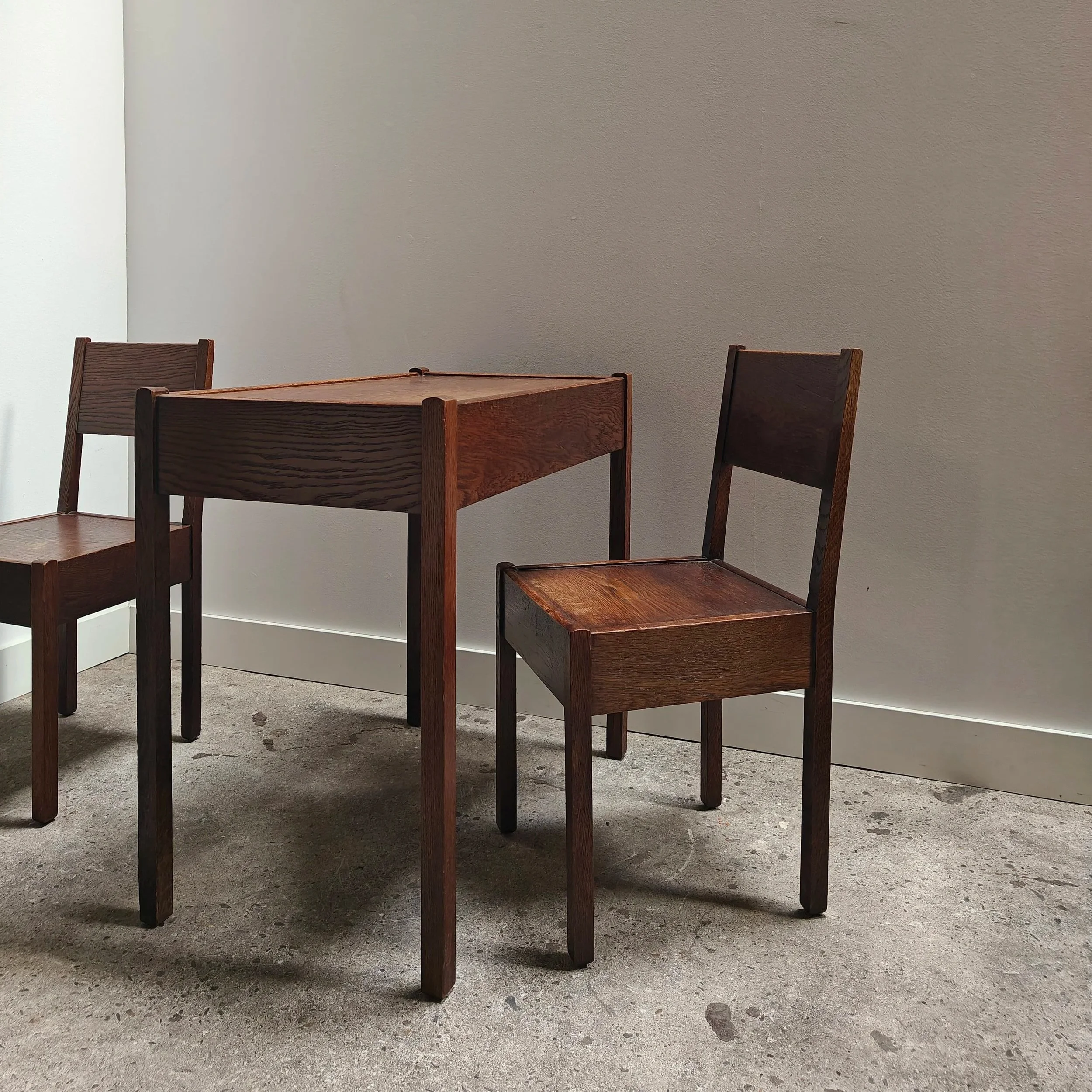 LOV+muntendam+side+or+accent+table+with+two+chairs+oak+plywood+8.jpg