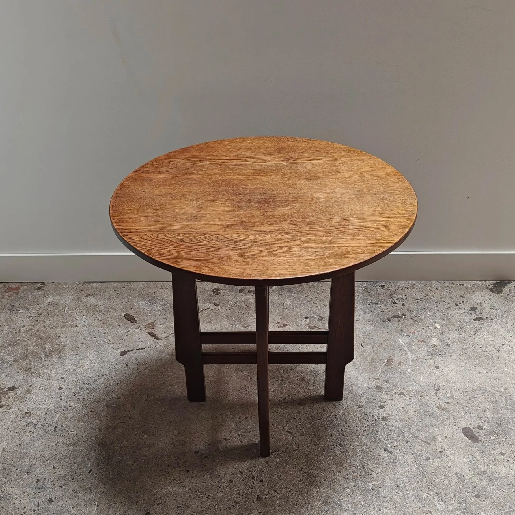 Art+Deco+side+table+with+double+support+design+feature+1.jpg