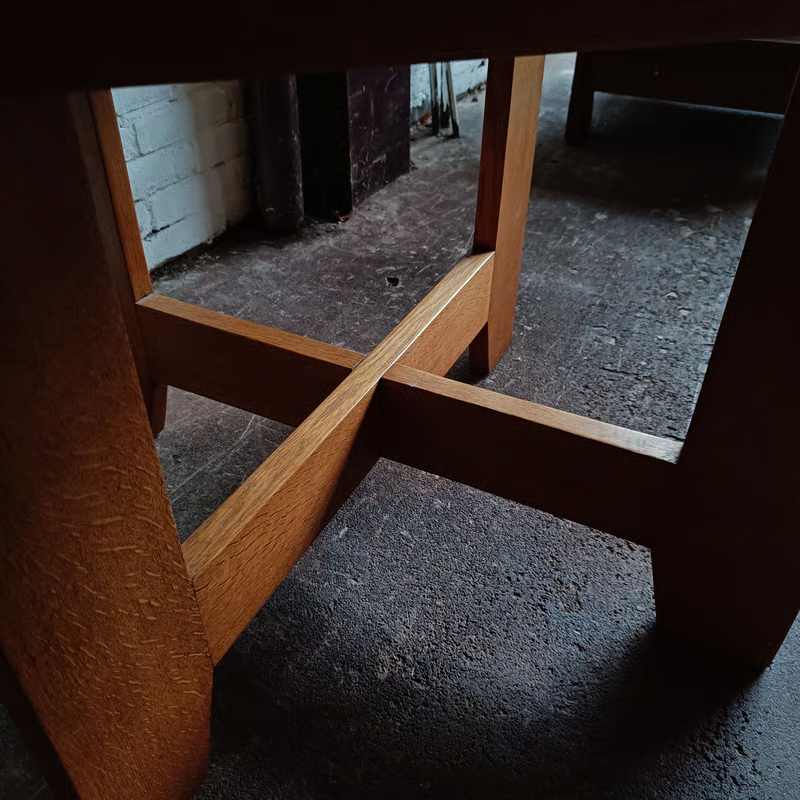 Haagse school big oak sidetable 2.png