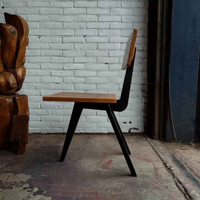 Tripod chair from Austria, side view