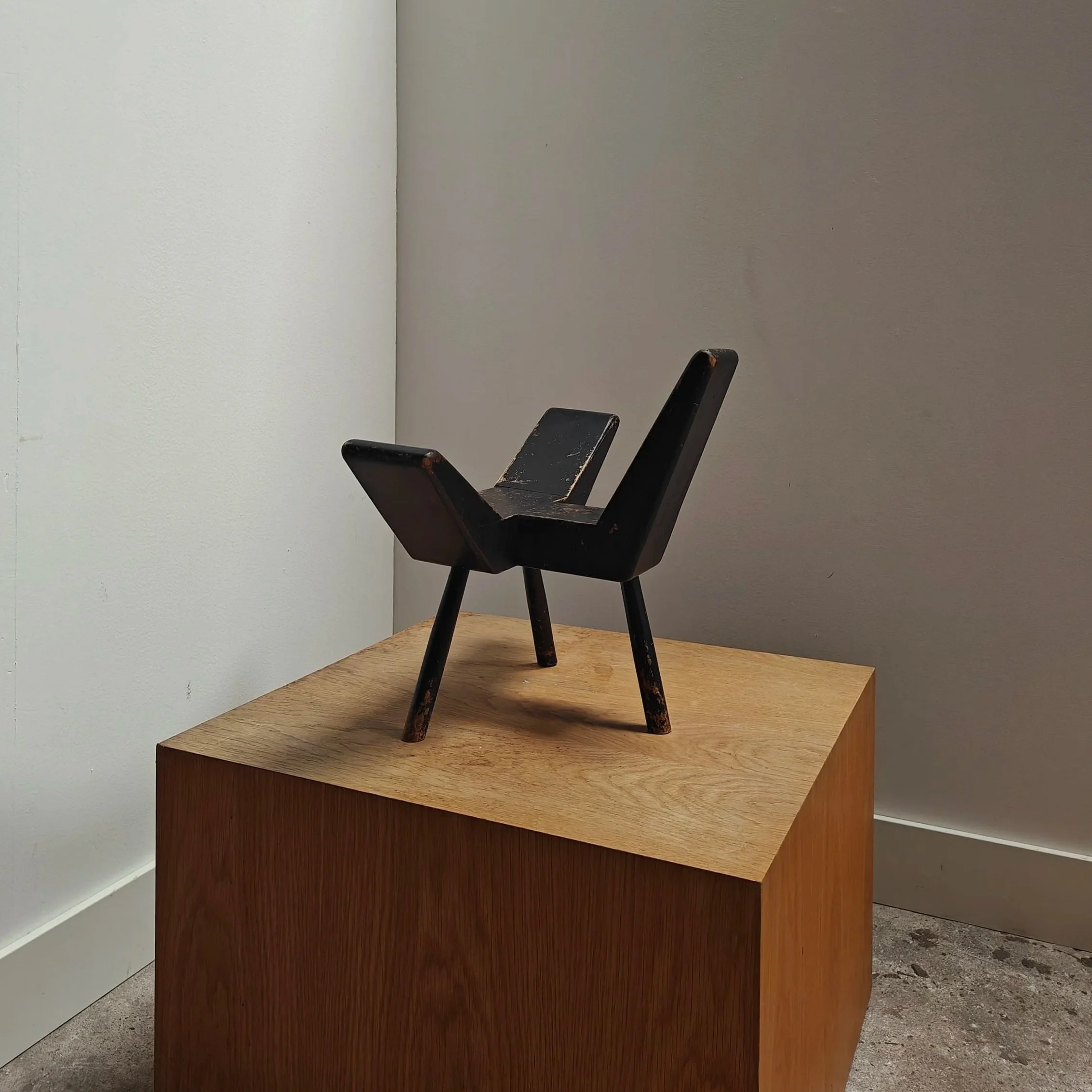 Modernist+sculptural+black+stool+4.jpg