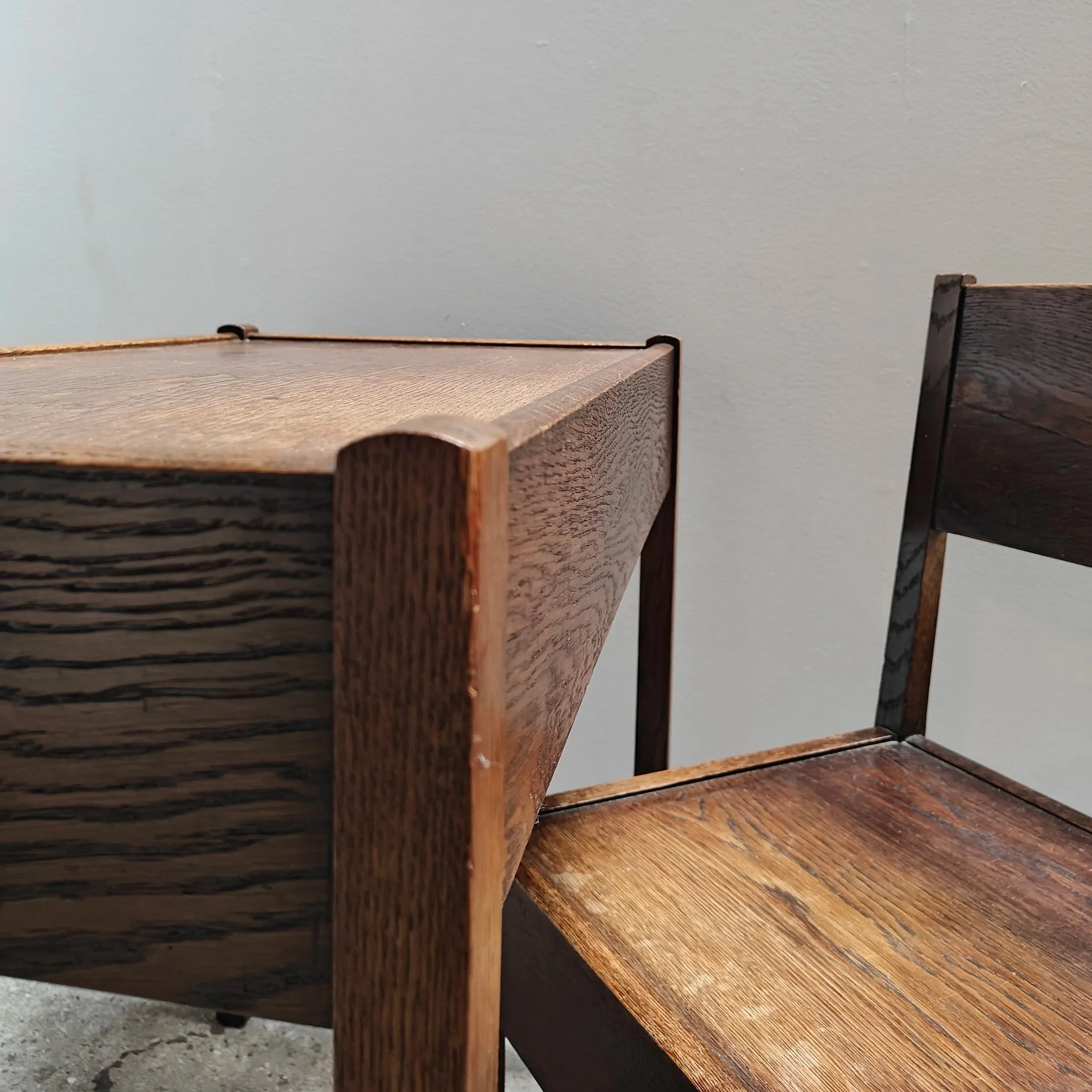 LOV+muntendam+side+or+accent+table+with+two+chairs+oak+plywood+11.jpg