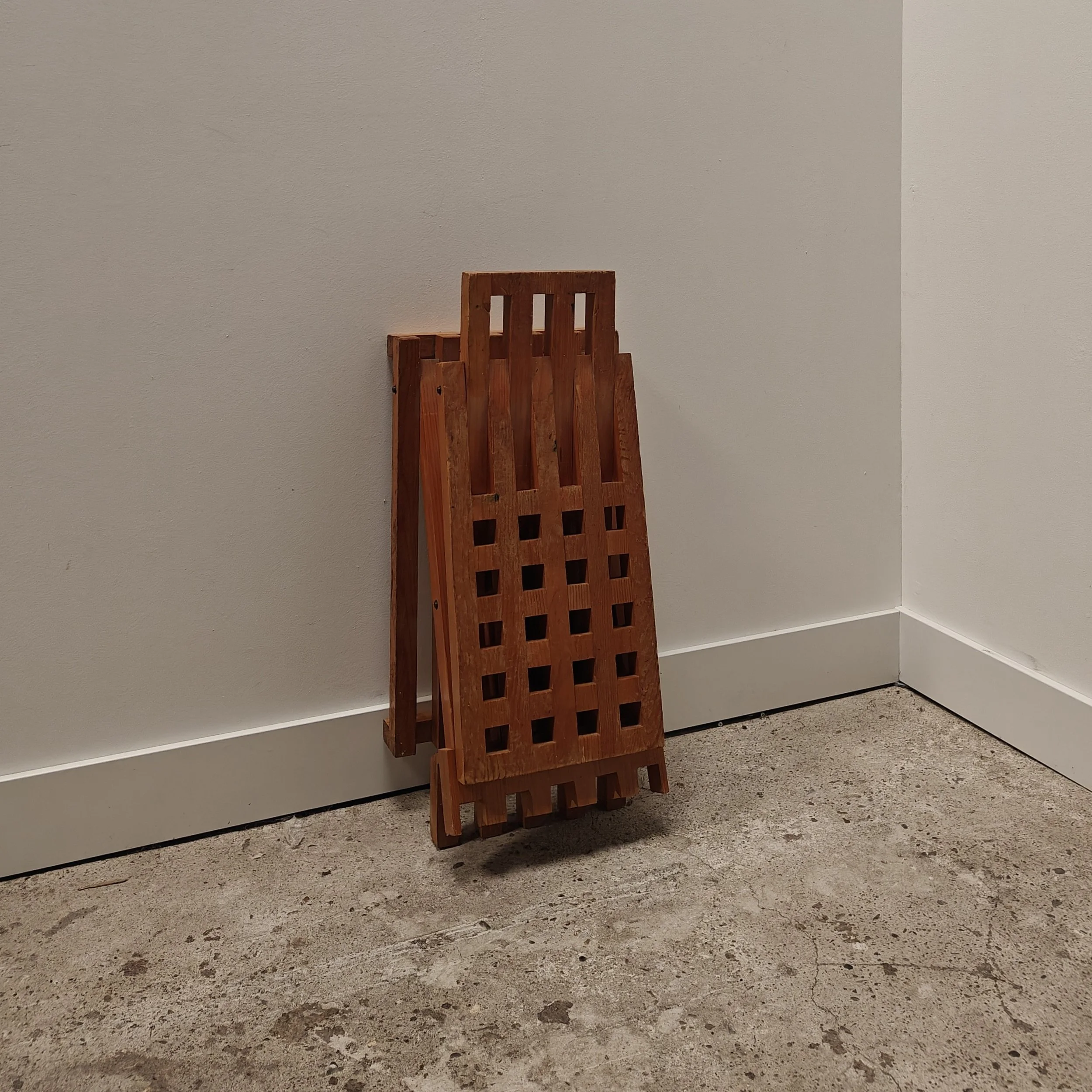 Adjustable pine stool with lattice structure 8.jpg