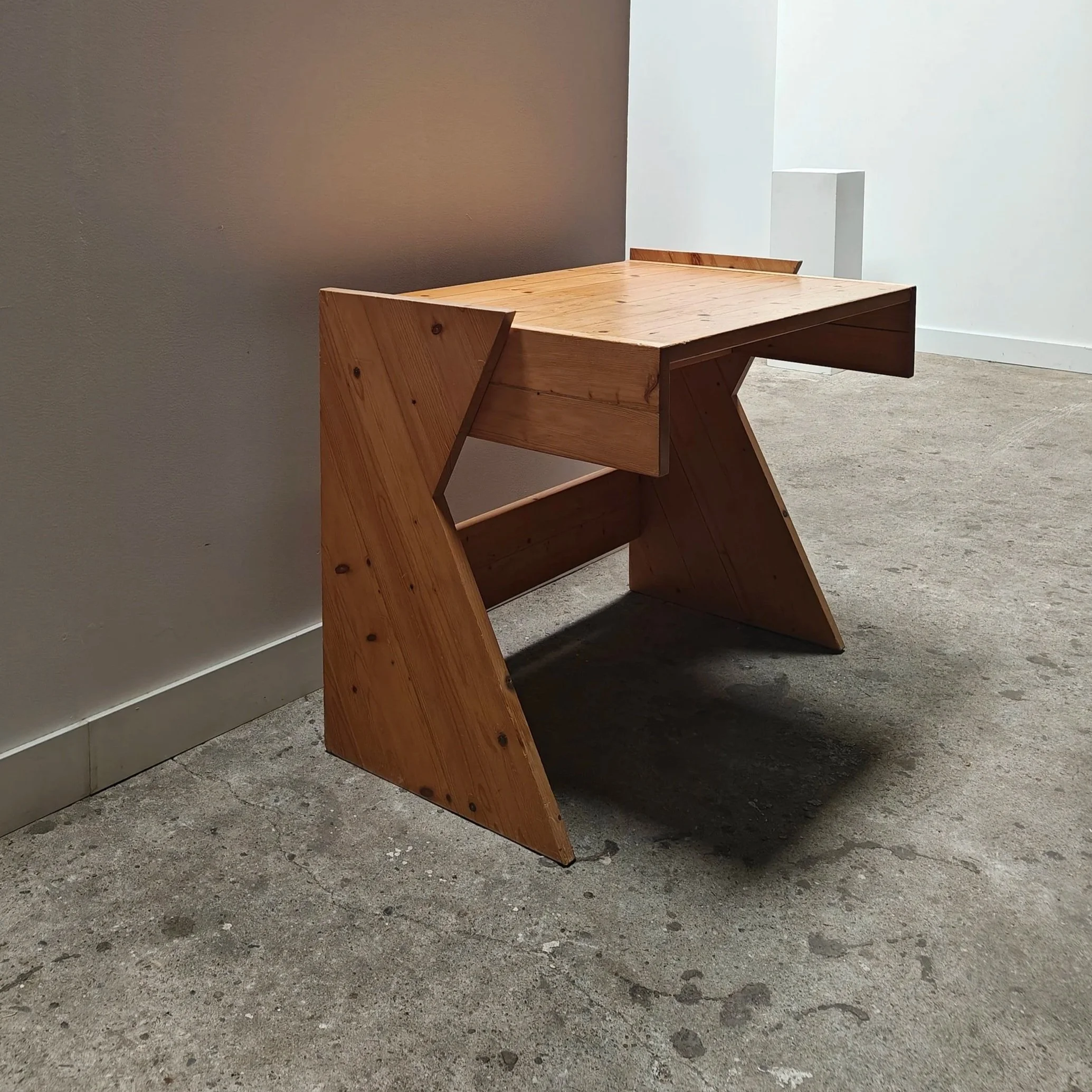 Modernist+solid+pine+desk+from+the+1980s+1.jpg