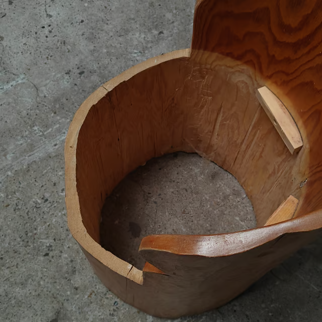 Tree trunk kubb chair with classic lines 6.png