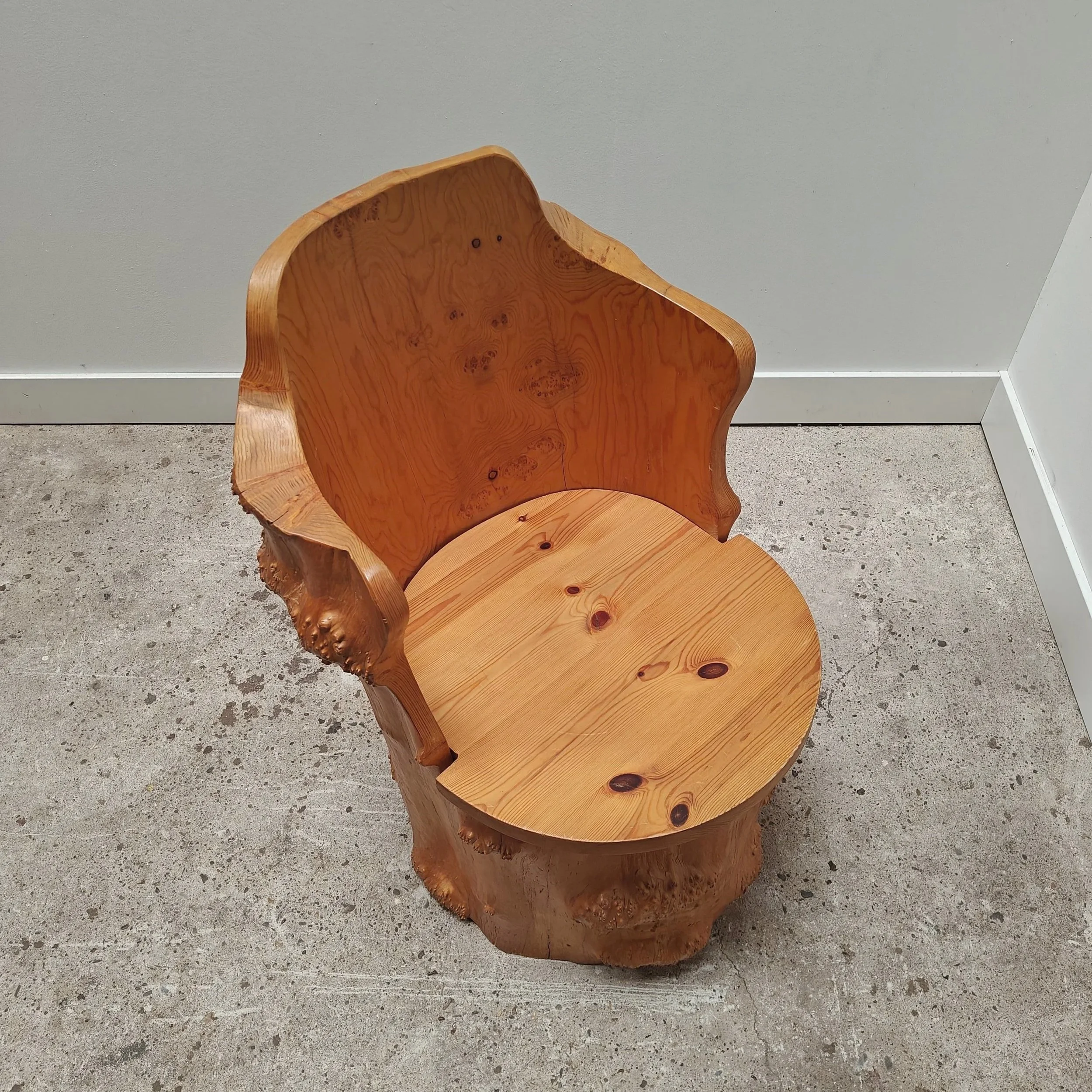 Tree+trunk+kubb+chair+with+knots+2.jpg