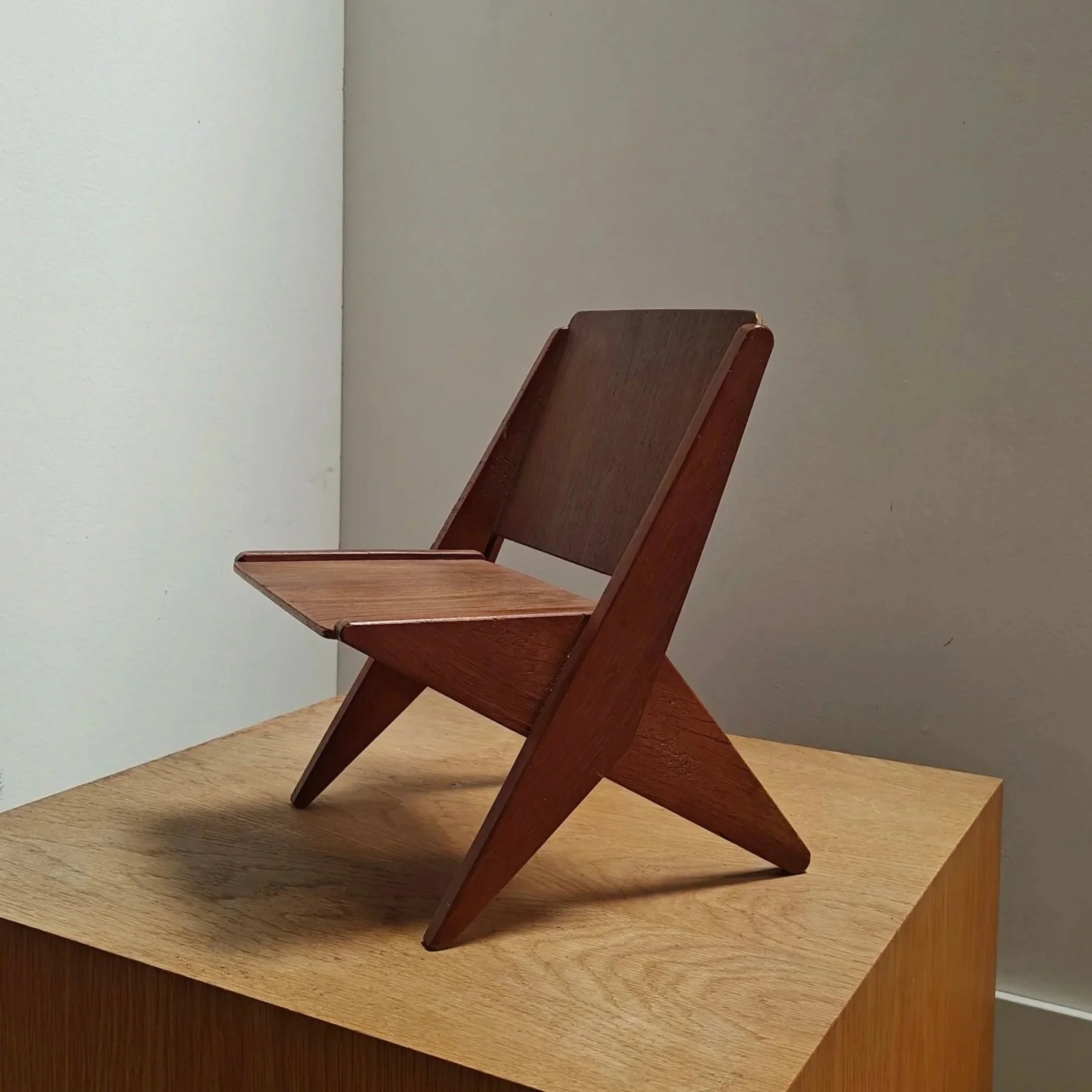 1950s%2Barchitectural%2Bchair%2Bmodel%2B6.jpg