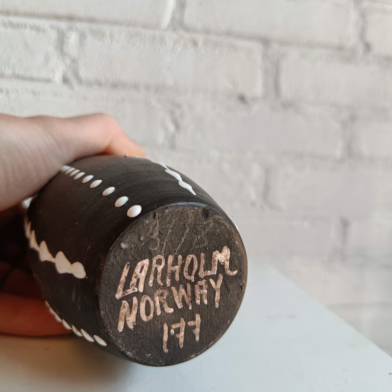 Collection vintage Scandinavian vases 26.png