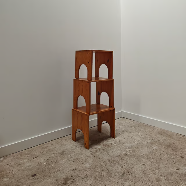 Set of 3 pine side tables 5.png