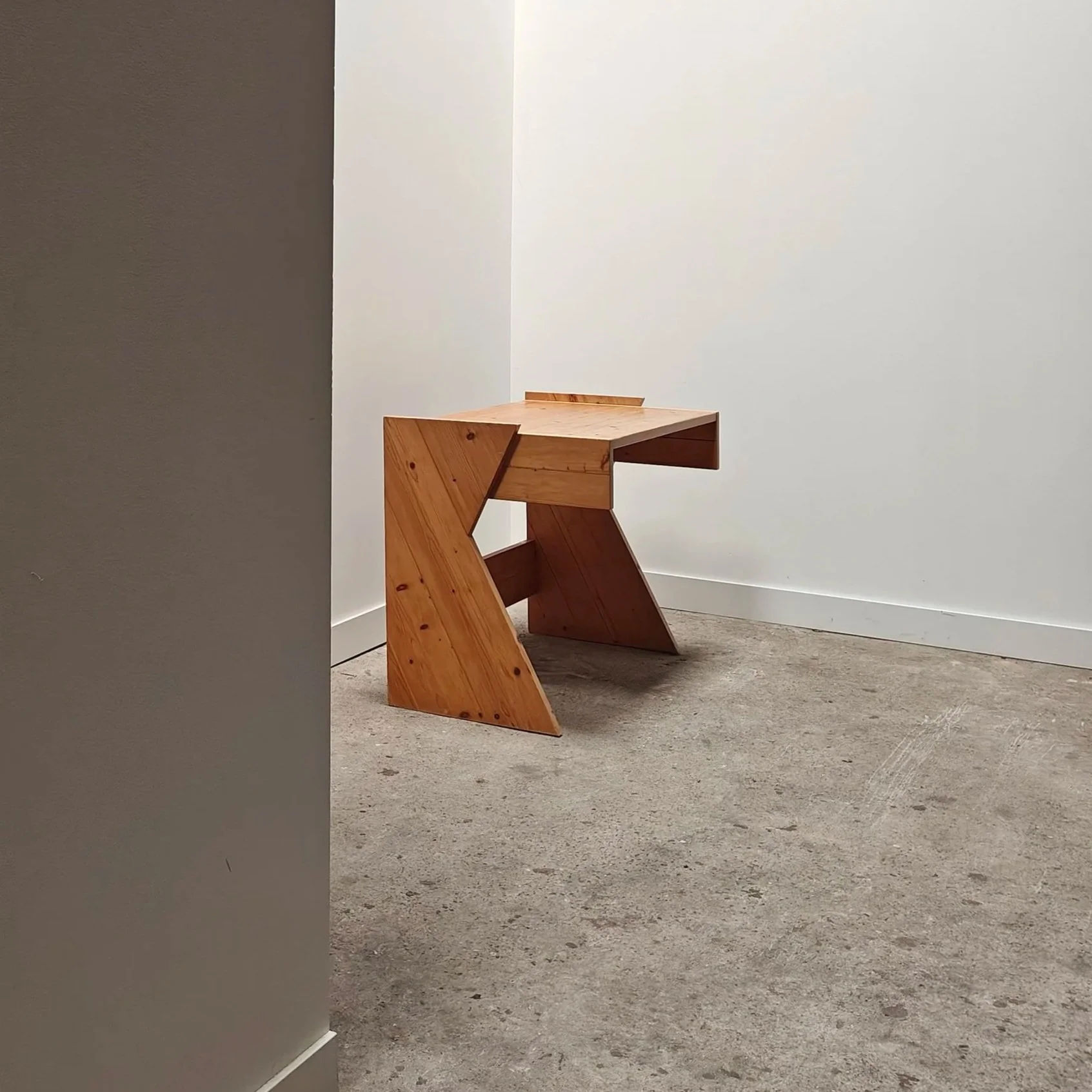 Modernist+solid+pine+desk+from+the+1980s+2.jpg