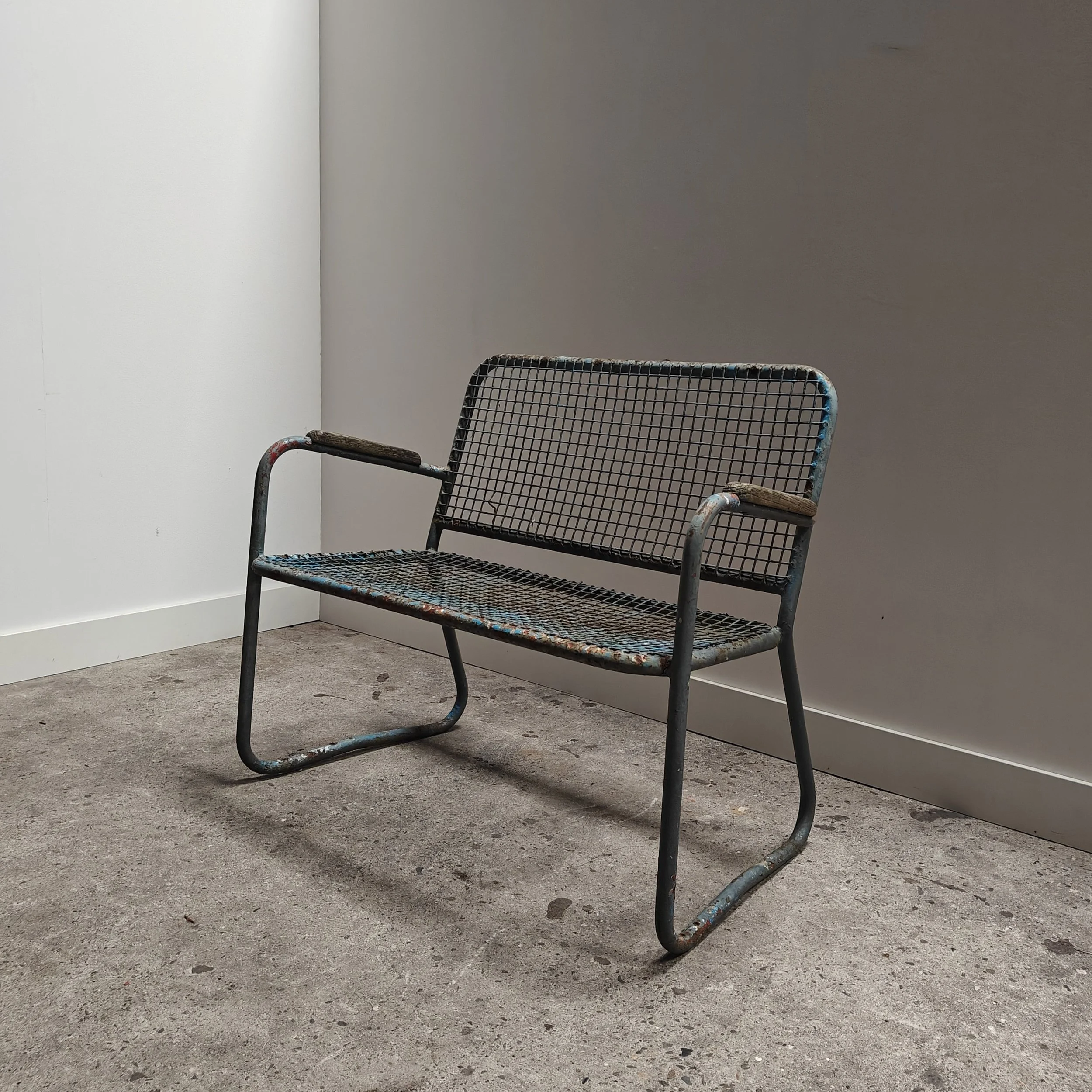 Iron bench Car Katwijk 5.jpg