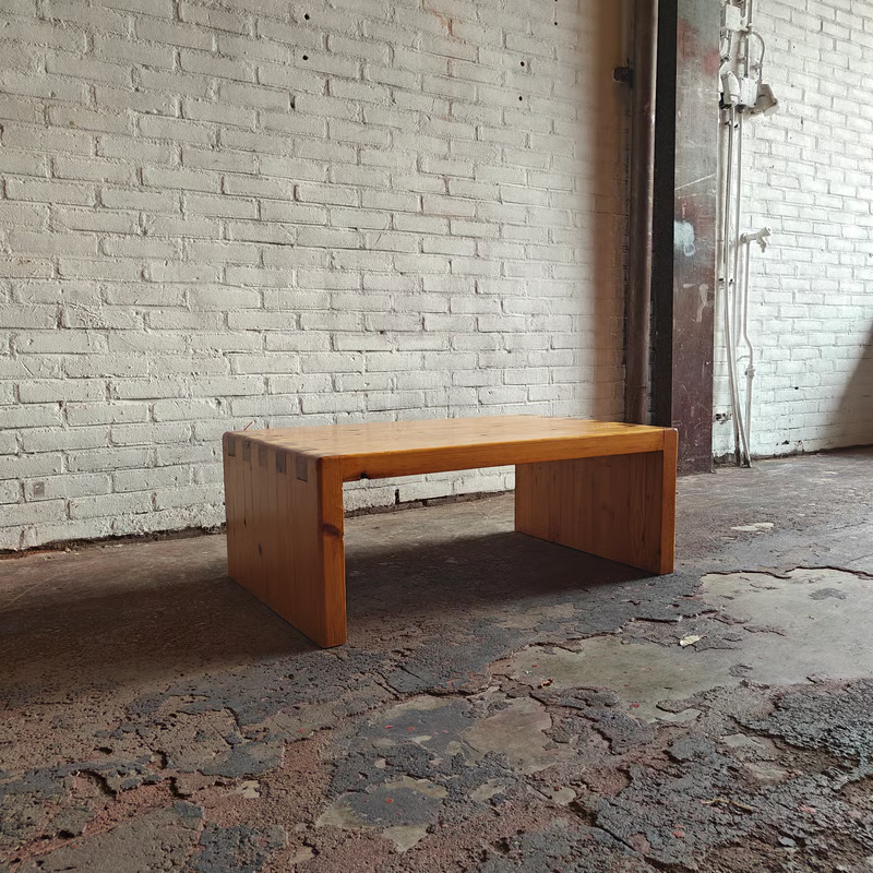 Pine coffeetable with joints 6.png