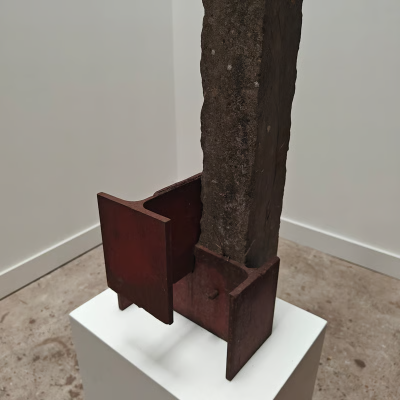 Concrete and metal sculpture RD018 9.png