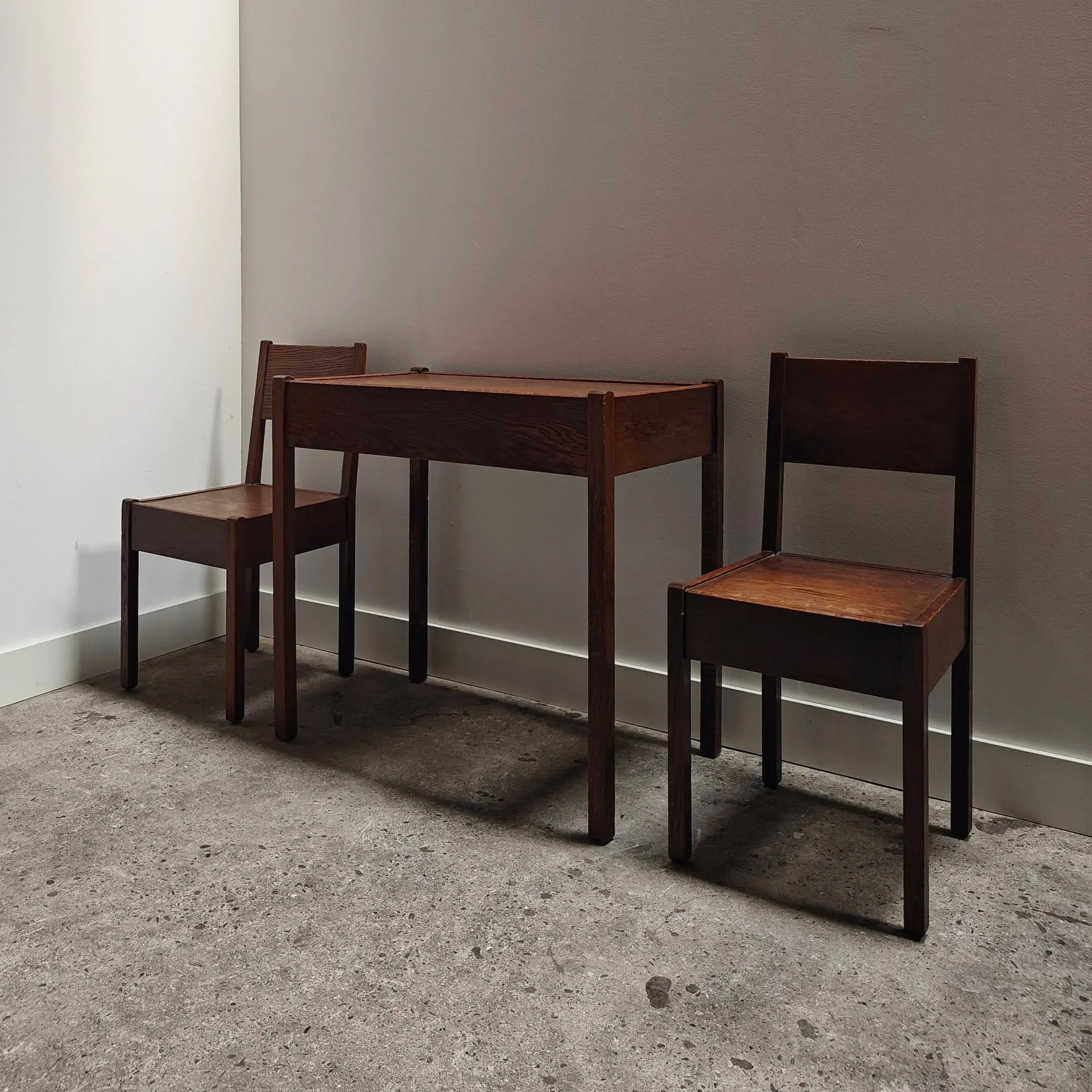 LOV+muntendam+side+or+accent+table+with+two+chairs+oak+plywood+15.jpg
