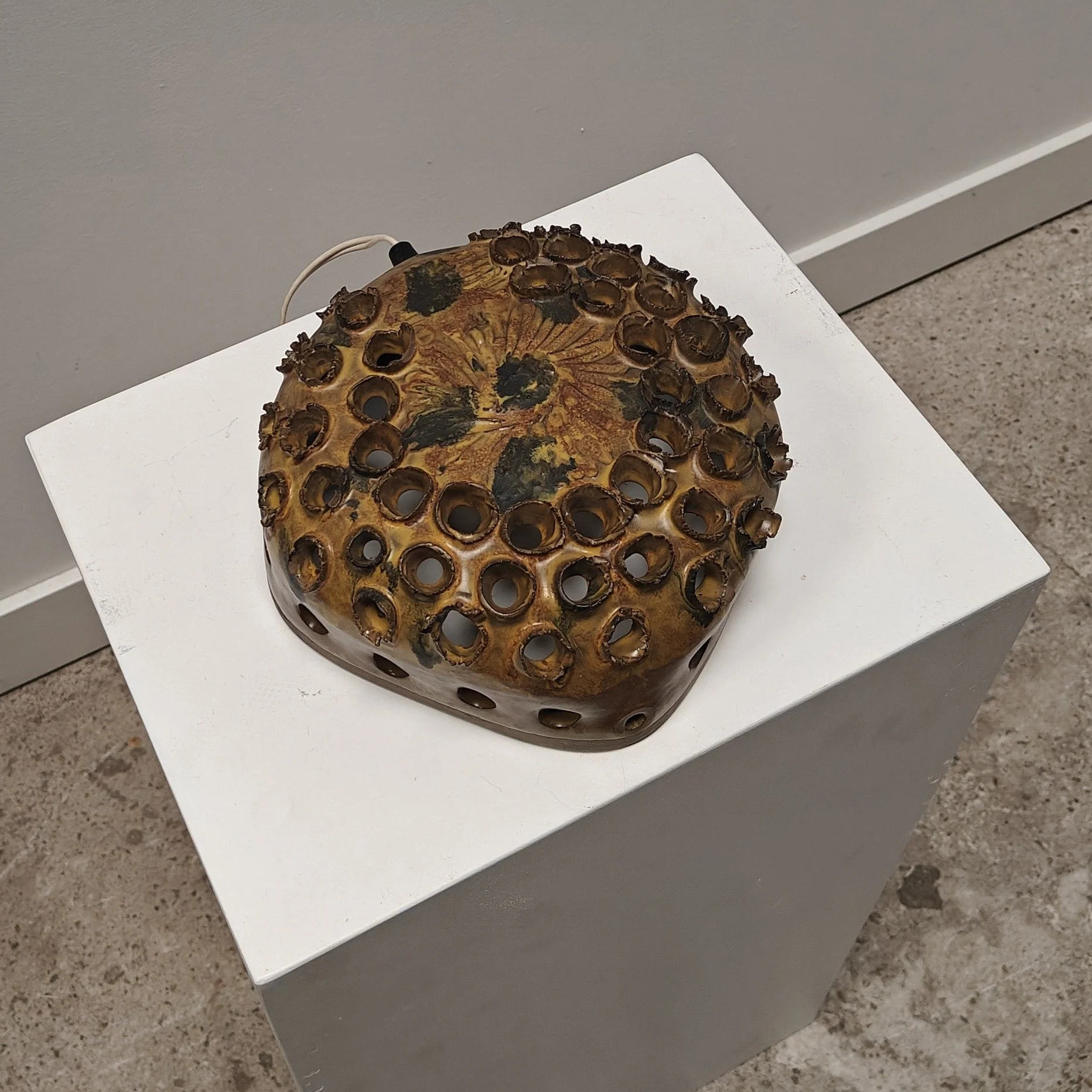 Highly decorative vintage ceramic wall lamp from the 1970s 6.jpg