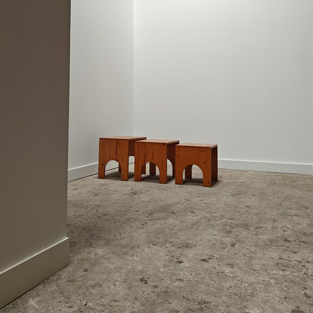 Set of 3 pine side tables 4.png