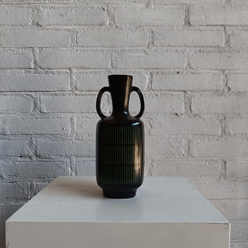 Collection vintage Scandinavian vases 12.png