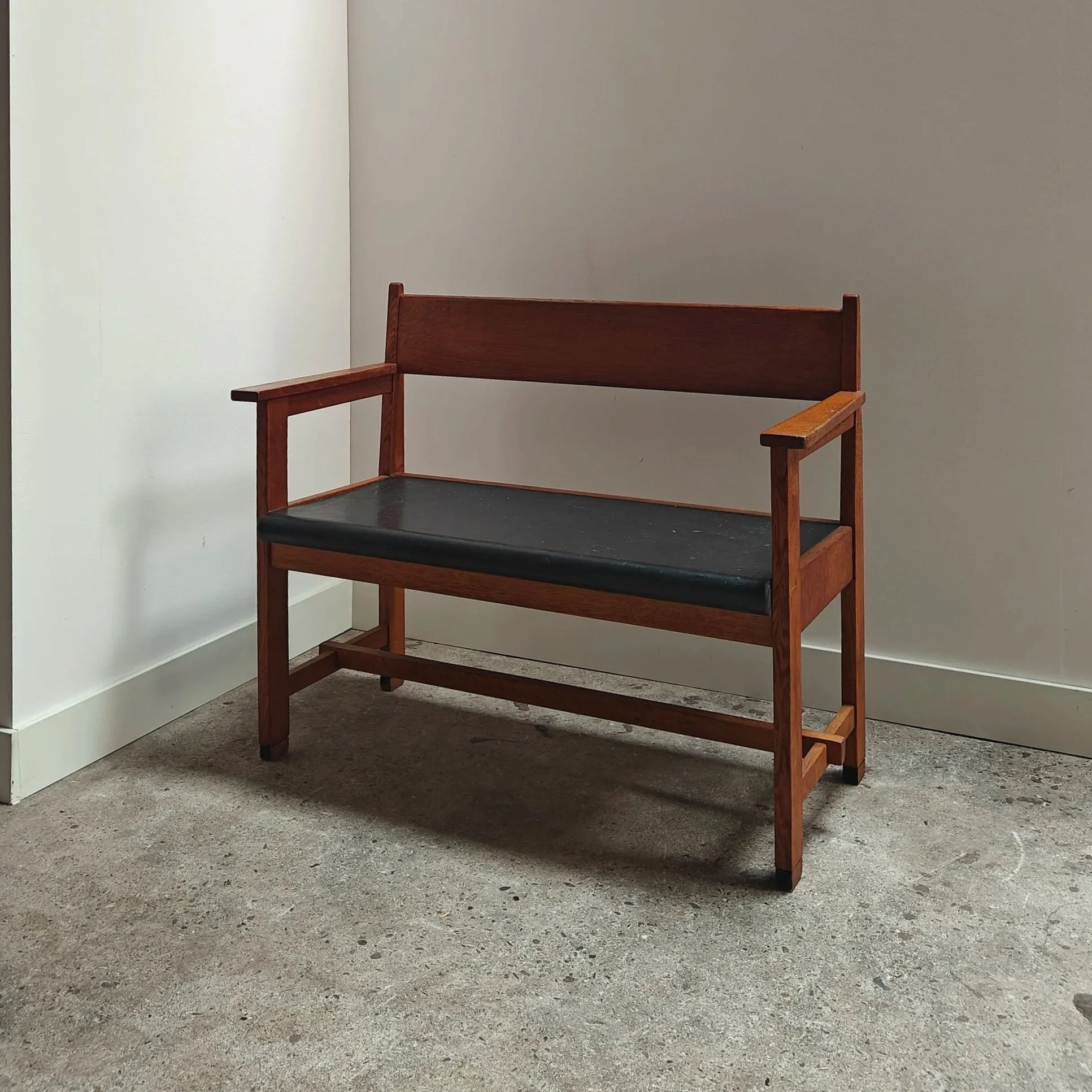 Haagse School bench with black seat