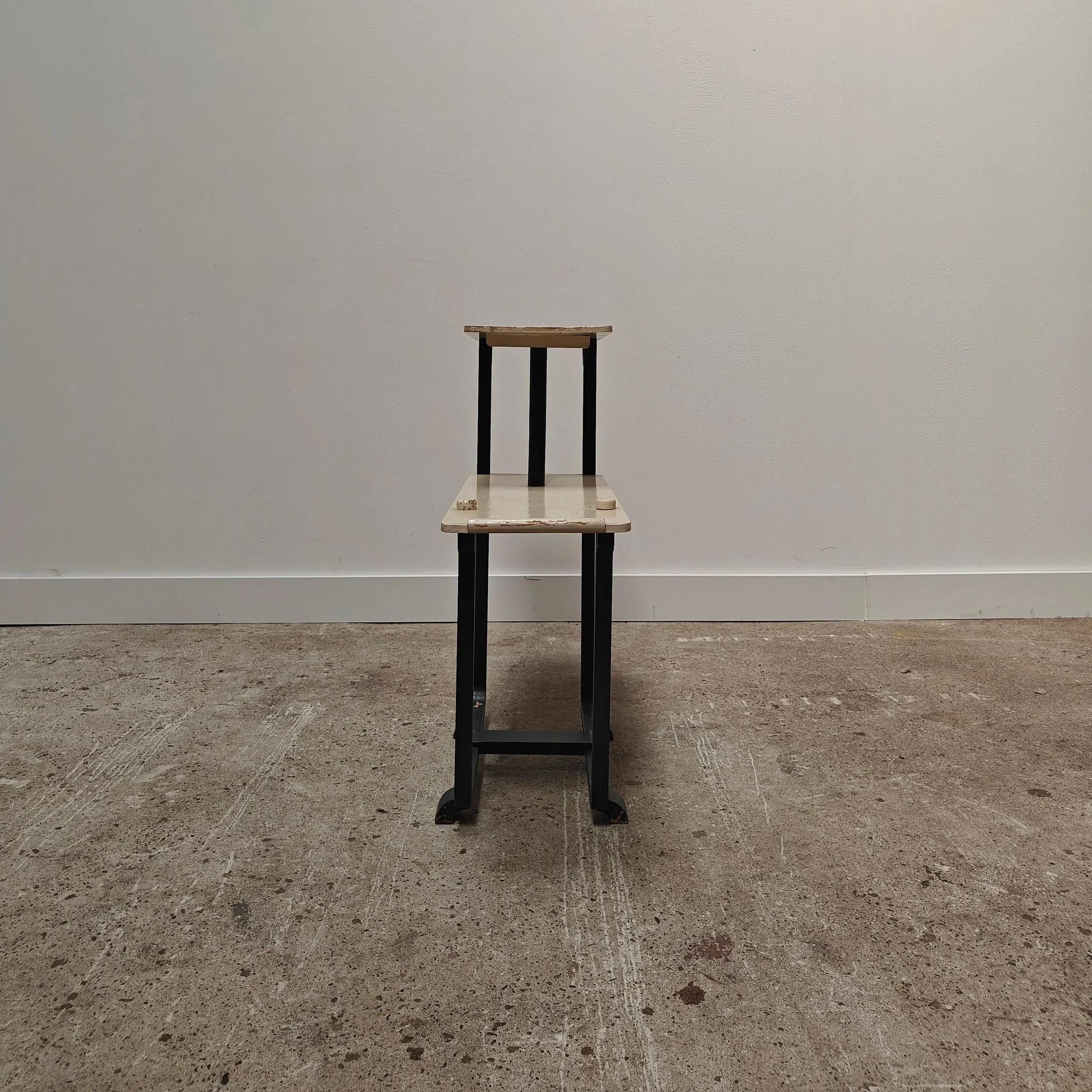 Constructivist+shelf+stand+by+Andr%C3%A9+Groult+12.jpg