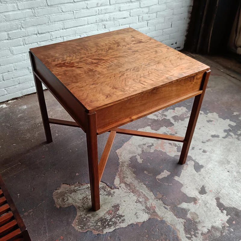 Sidetable Huizinga, meubelfabriek 'Nederland' 2.png