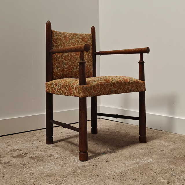 Amsterdam school arm chair 1.png