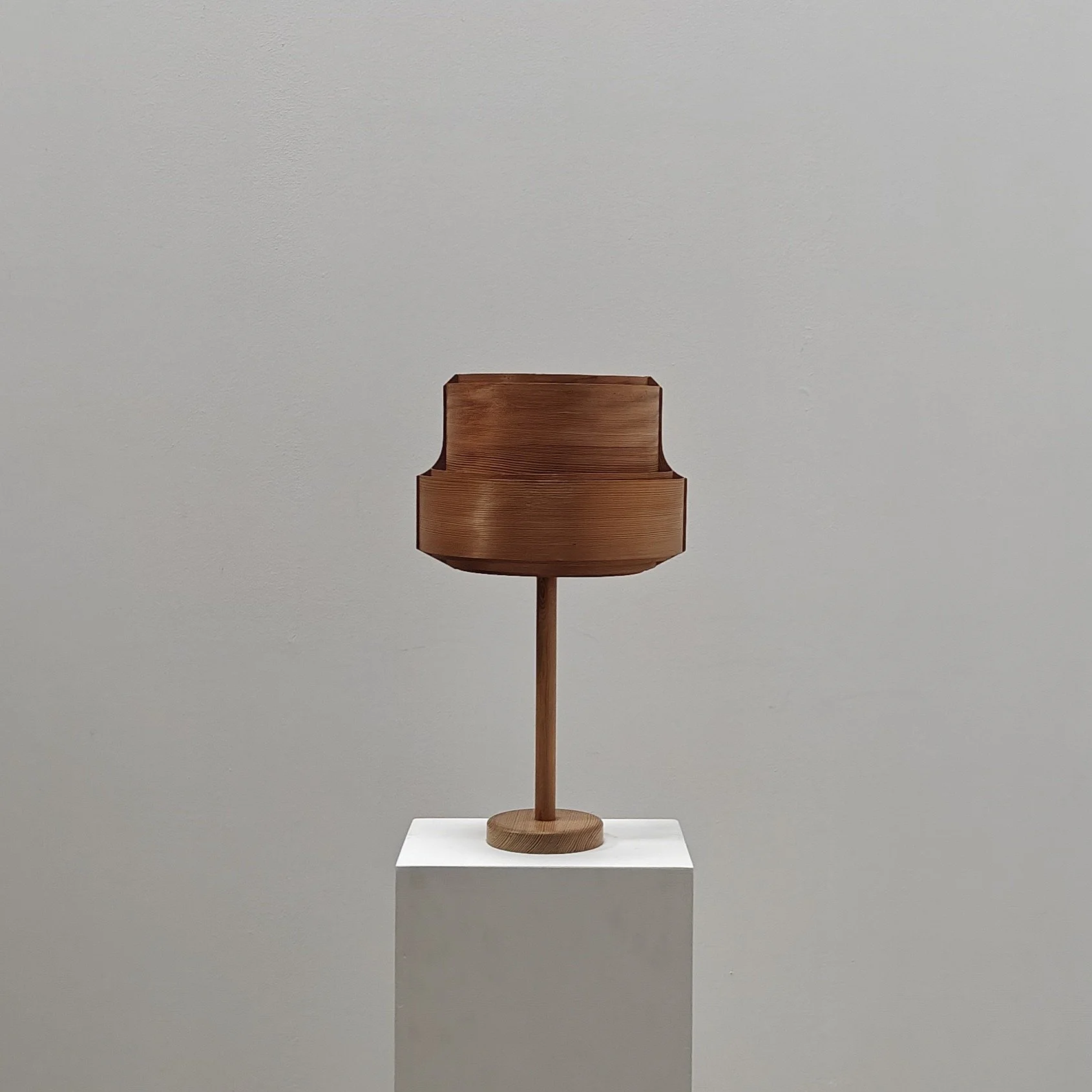 Pine desklamp, Solbackens Svarveri Hyssna Sweden