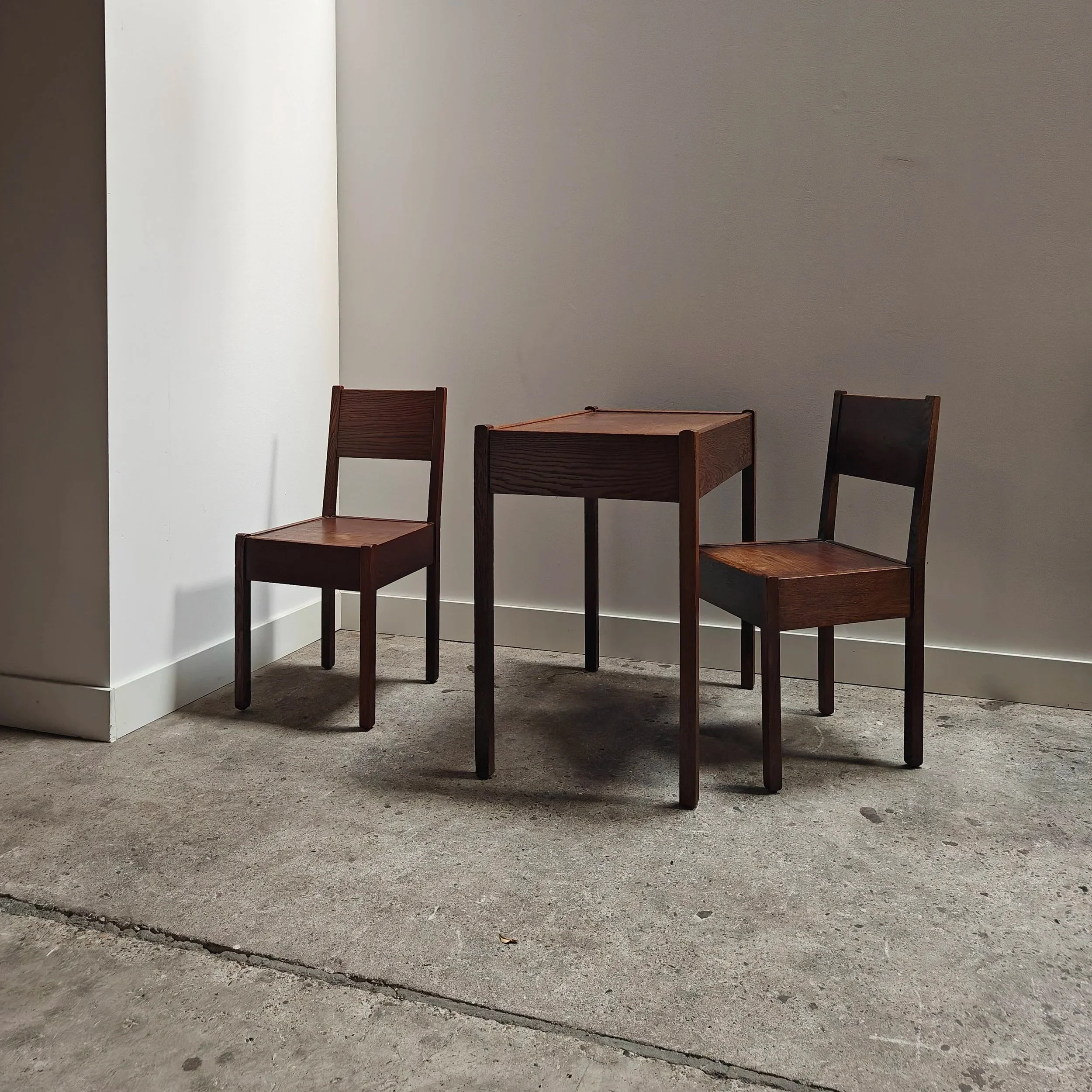 L. O. V. Oosterbeek - side  accent table with two chairs