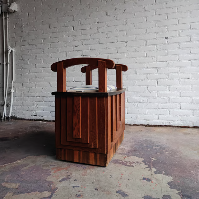 Hallway stool Amsterdamse School 2.png