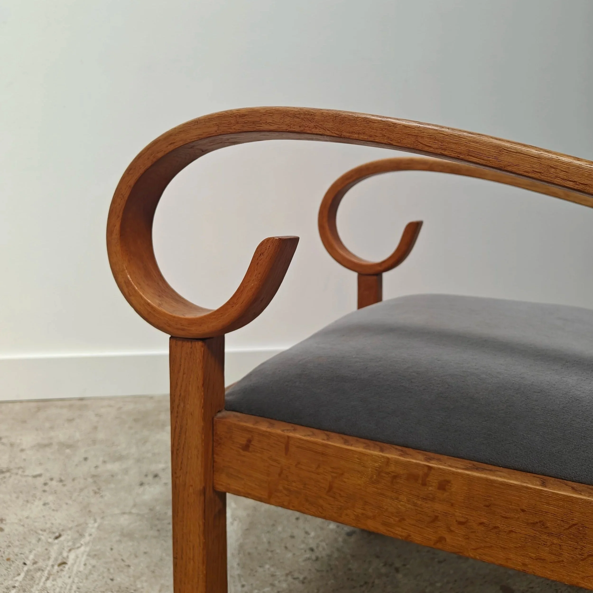 chair+with+scrolled+armrests+2.jpg