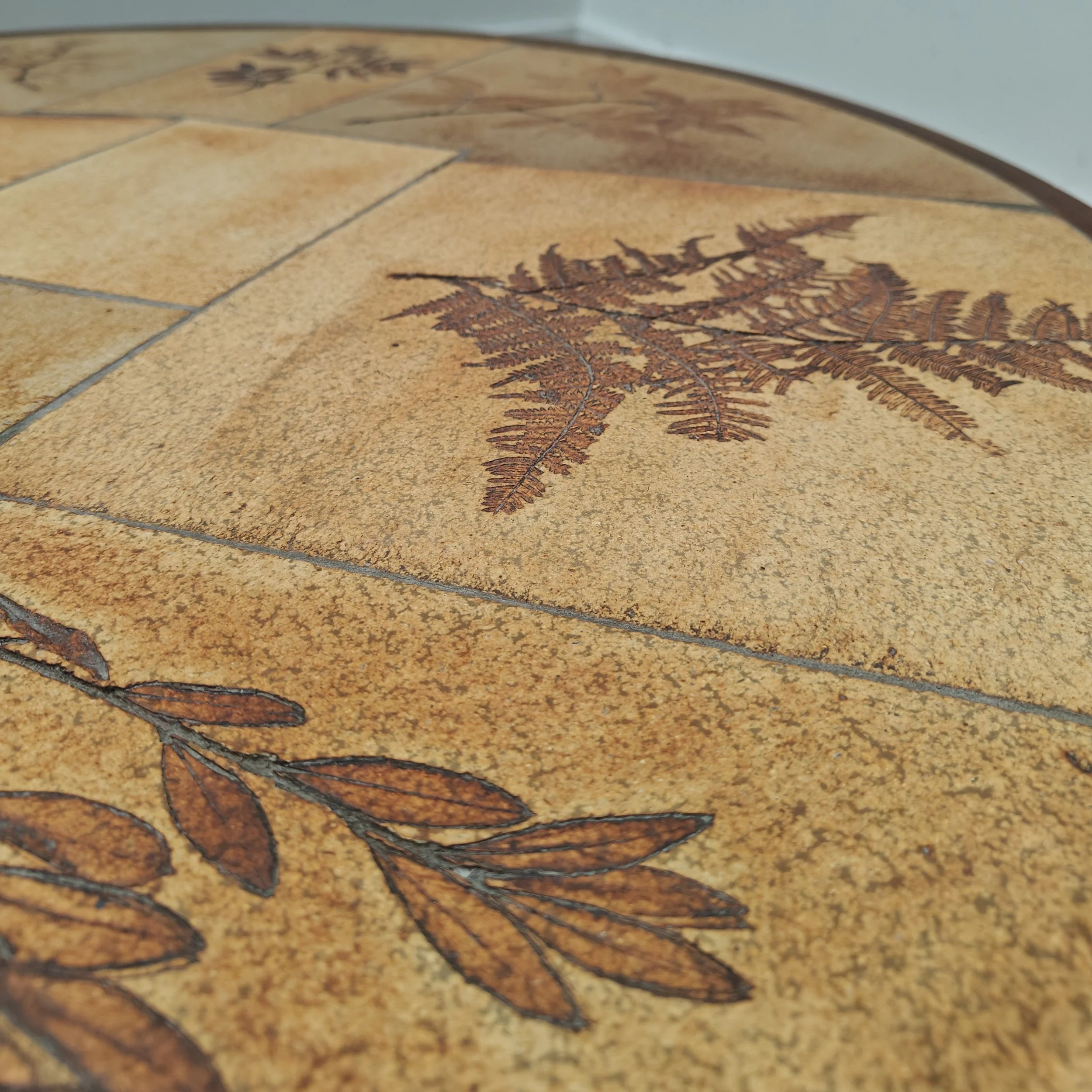 Franse salontafel Raymonde Leduc, Vallauris 3.jpg