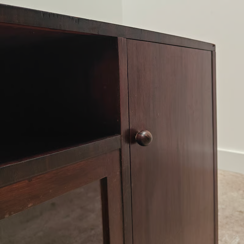 Dark asymmetrical Haagse school, corner cupboard 8.png