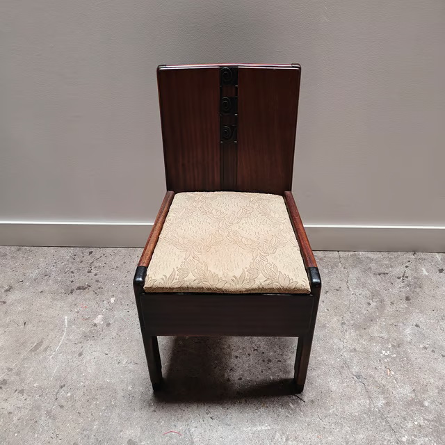 Chairs and table Amsterdamse School 9.png