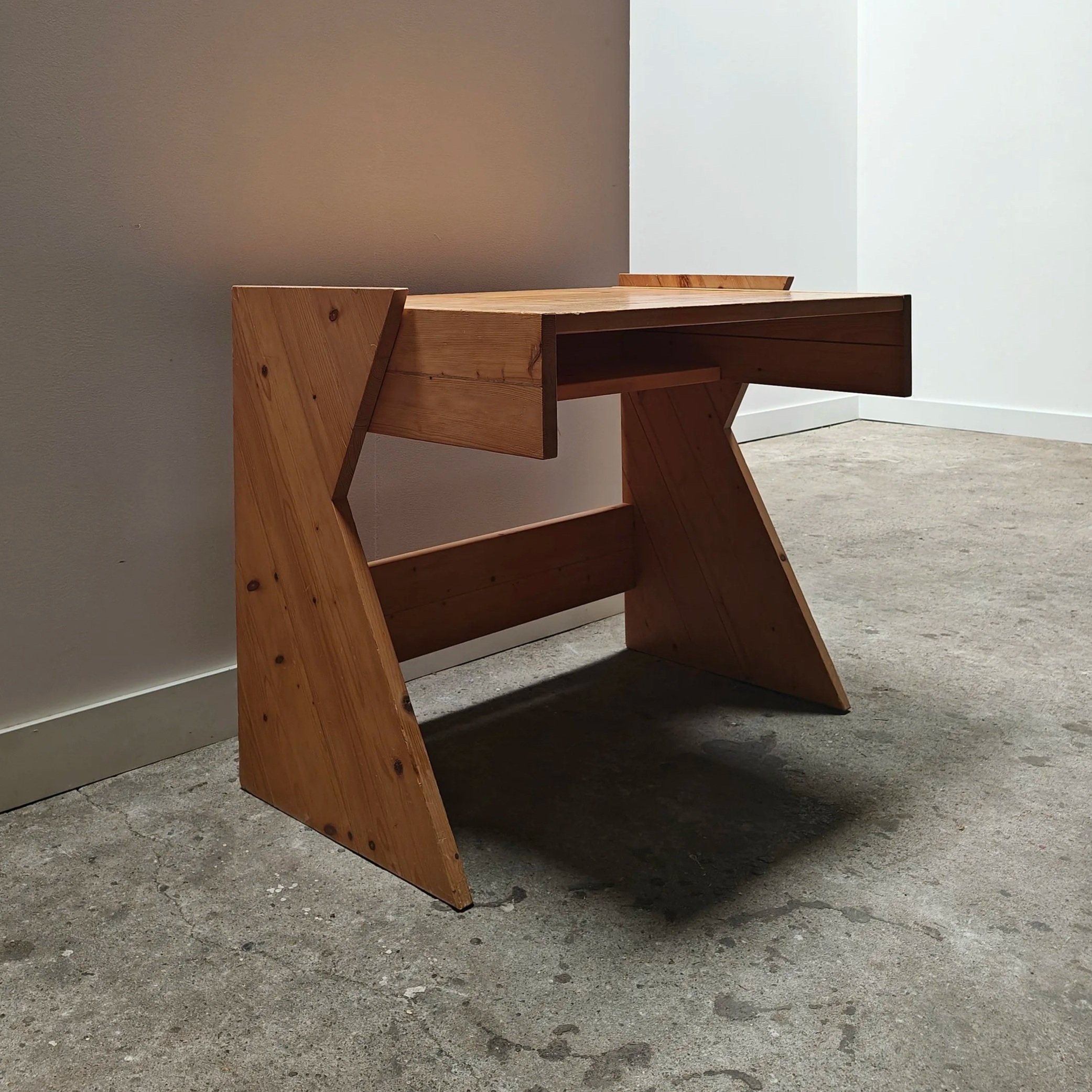 Modernist+solid+pine+desk+from+the+1980s+11.jpg