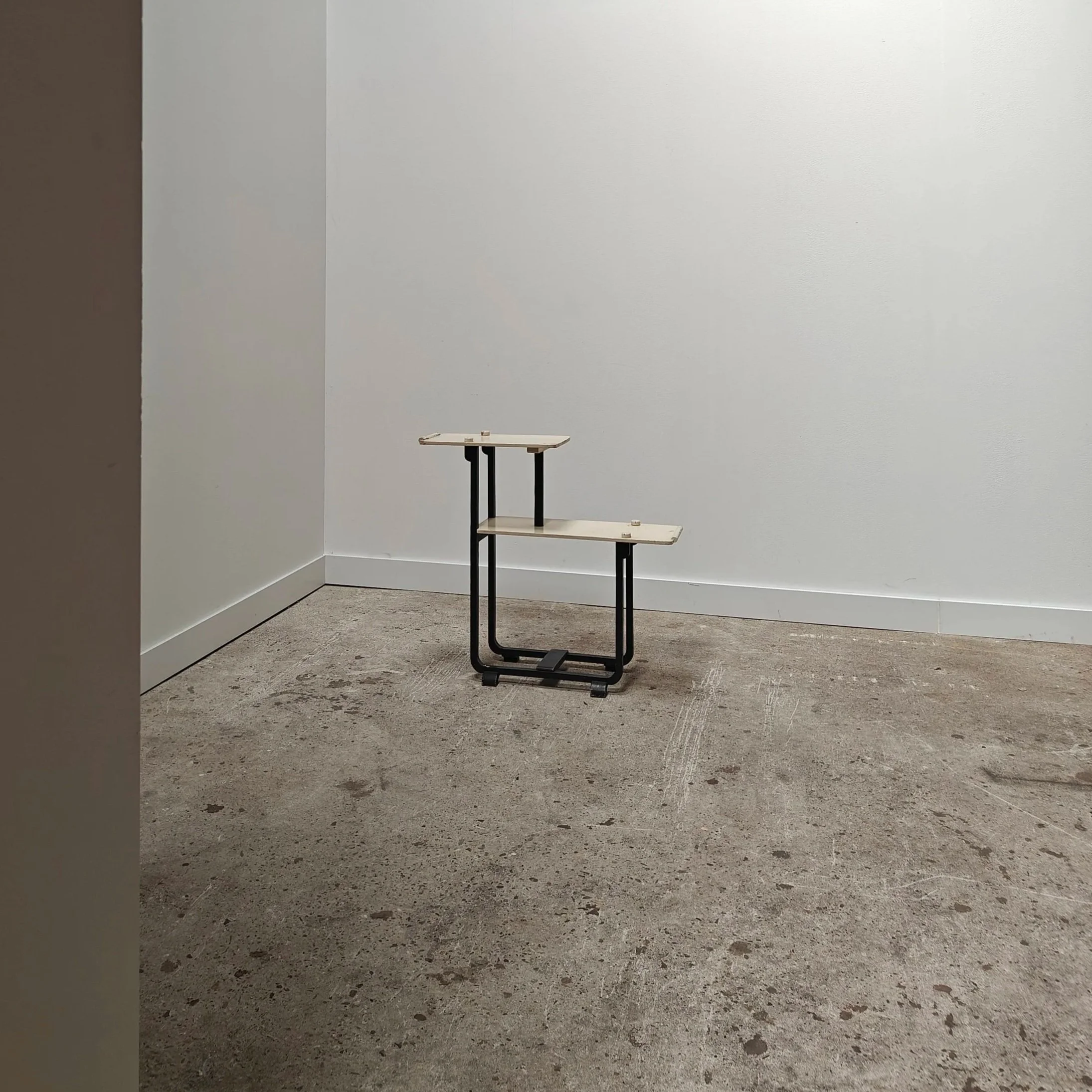 Constructivist+shelf+stand+by+Andr%C3%A9+Groult+1.jpg