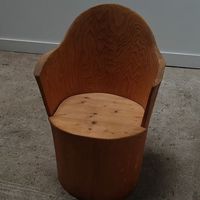 Tree trunk kubb chair in natural pine 1.png