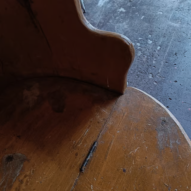 Tree trunk chair with open up seat 7.png