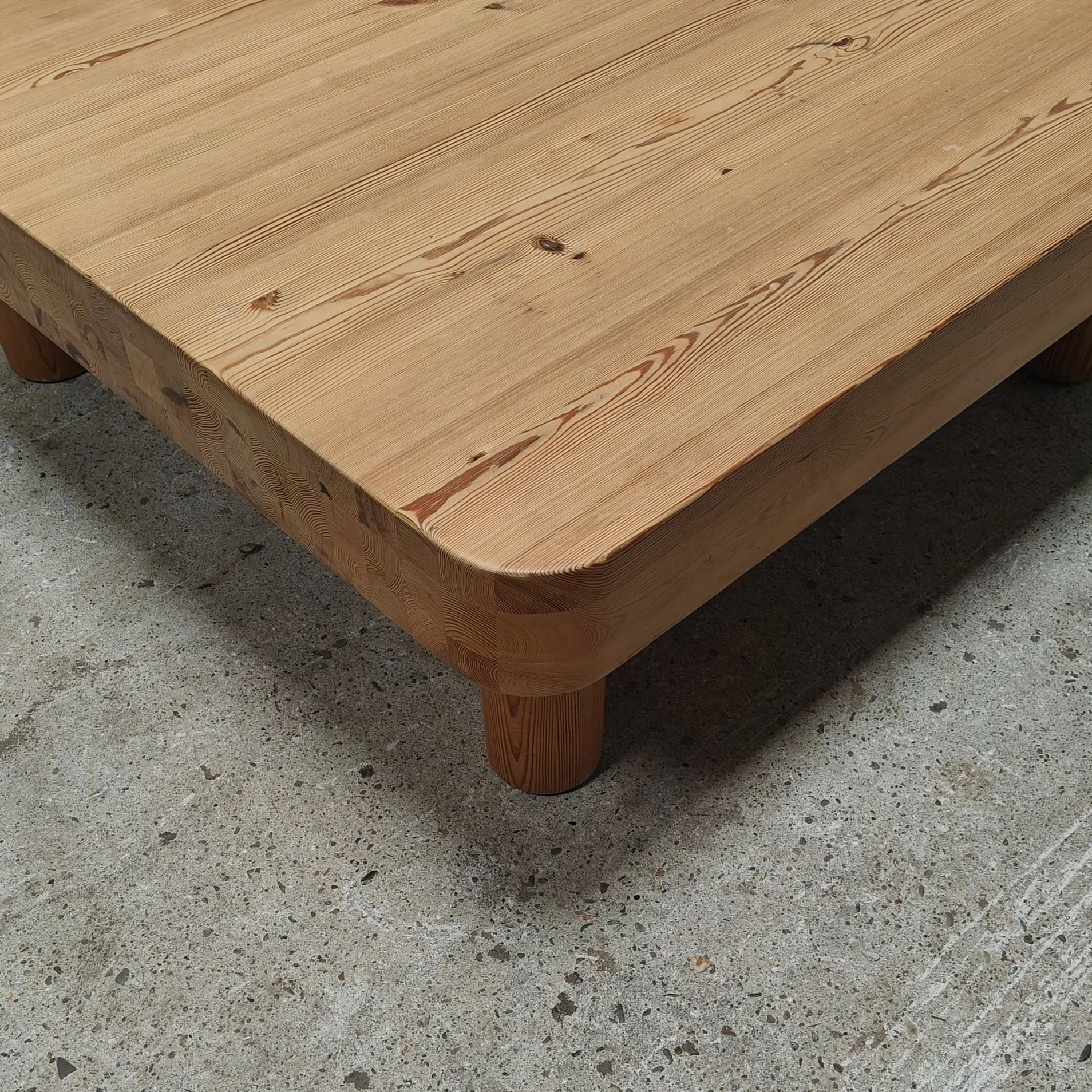 Solid+pine+coffee+table+100x100+5.jpg