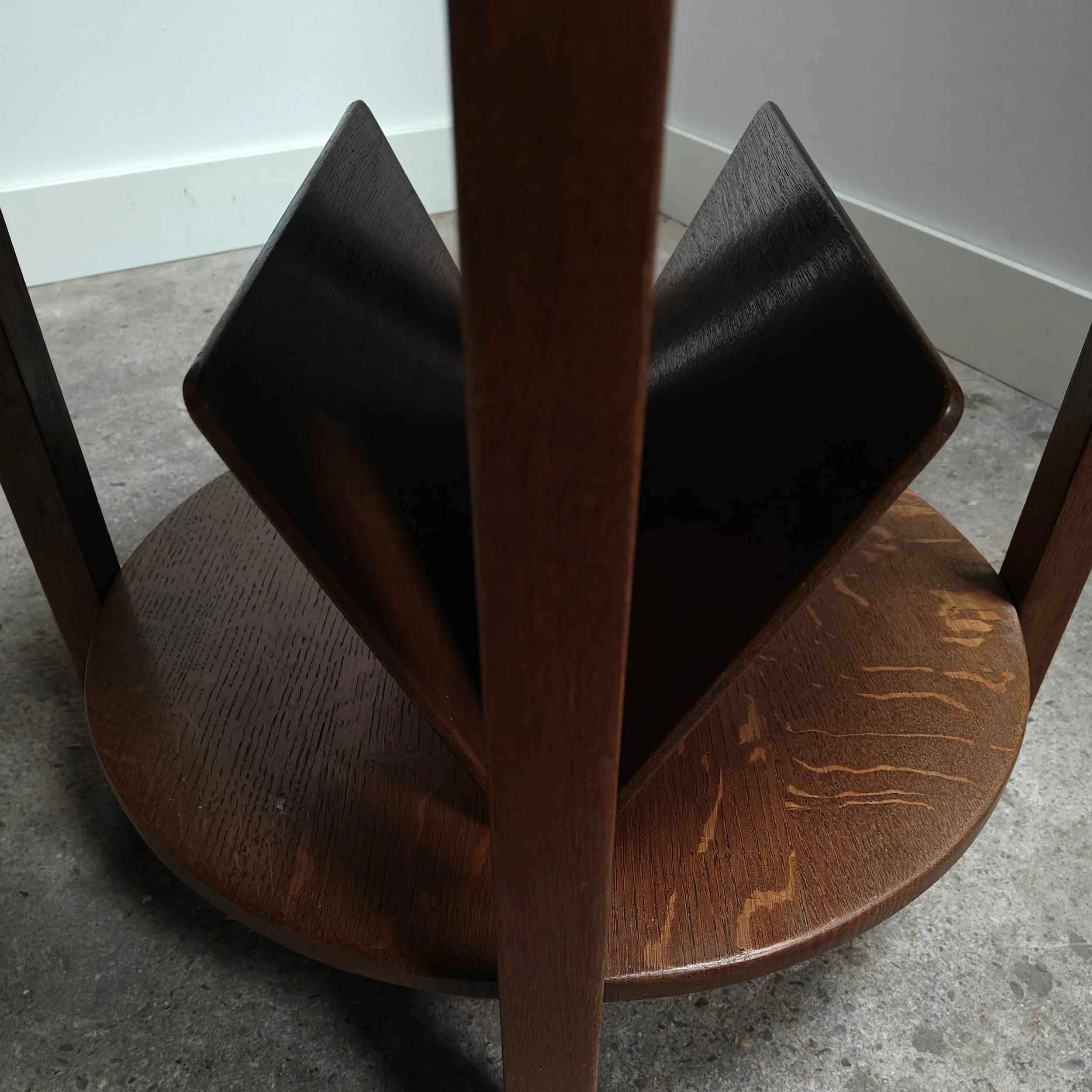 Round AmsterdamSchool sidetable with magazine rack 14.jpg